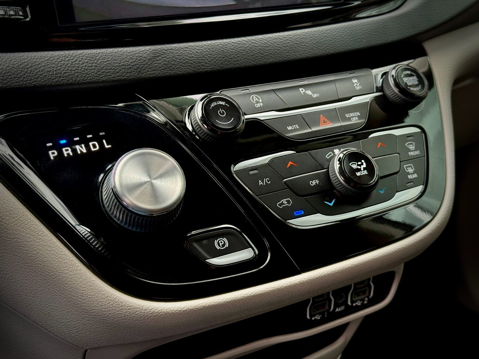 Chrysler Grand Caravan SXT 2022-31