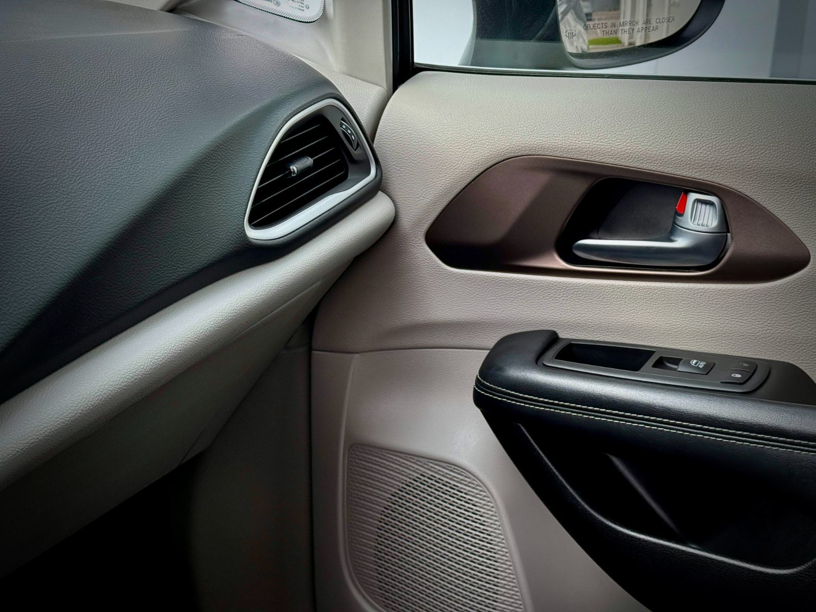 Chrysler Grand Caravan SXT 2022-34