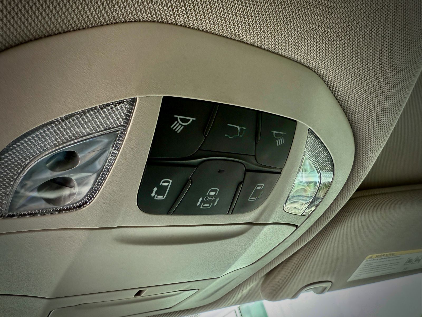 Chrysler Grand Caravan SXT 2022-33