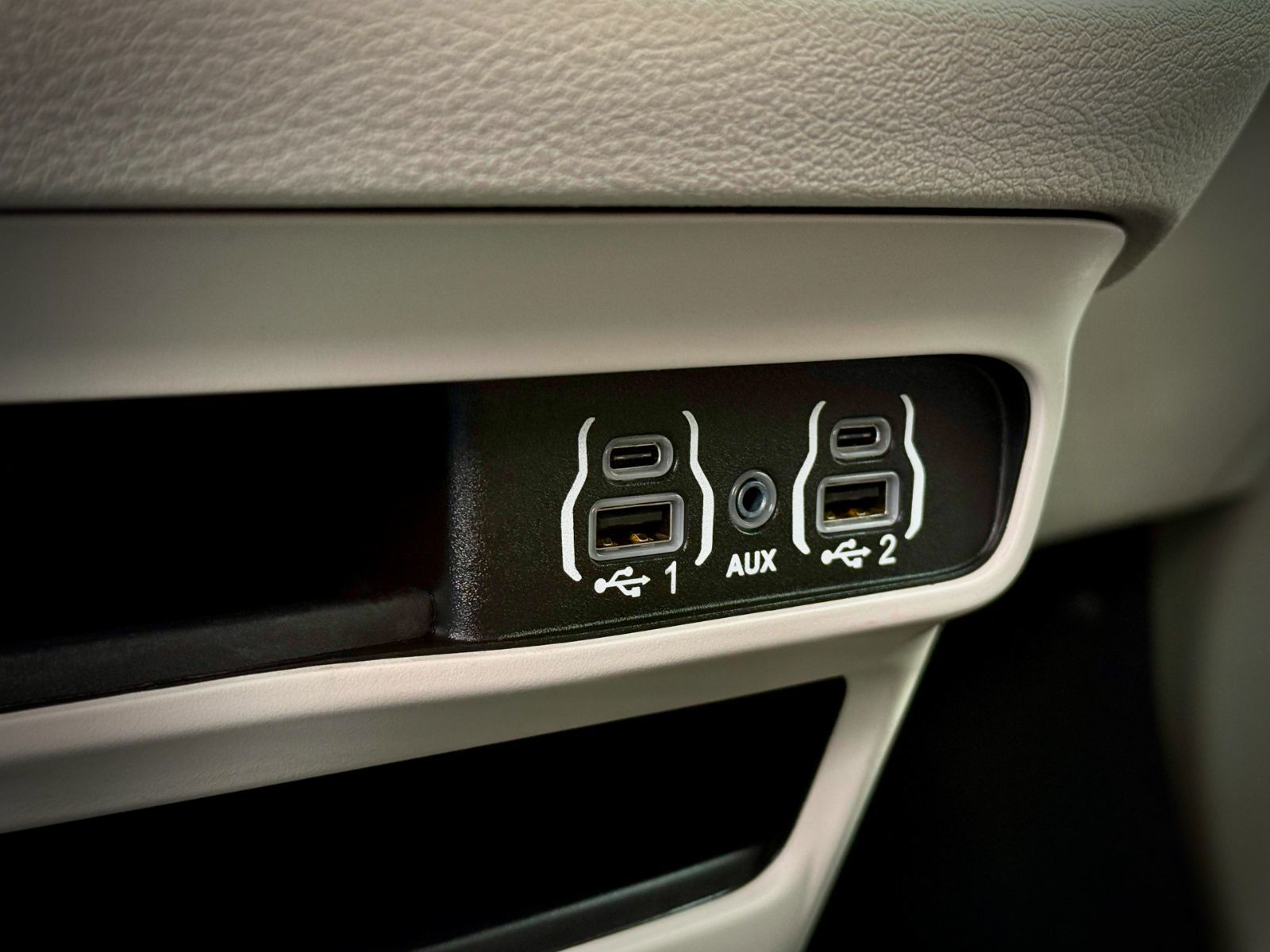 Chrysler Grand Caravan SXT 2022-32