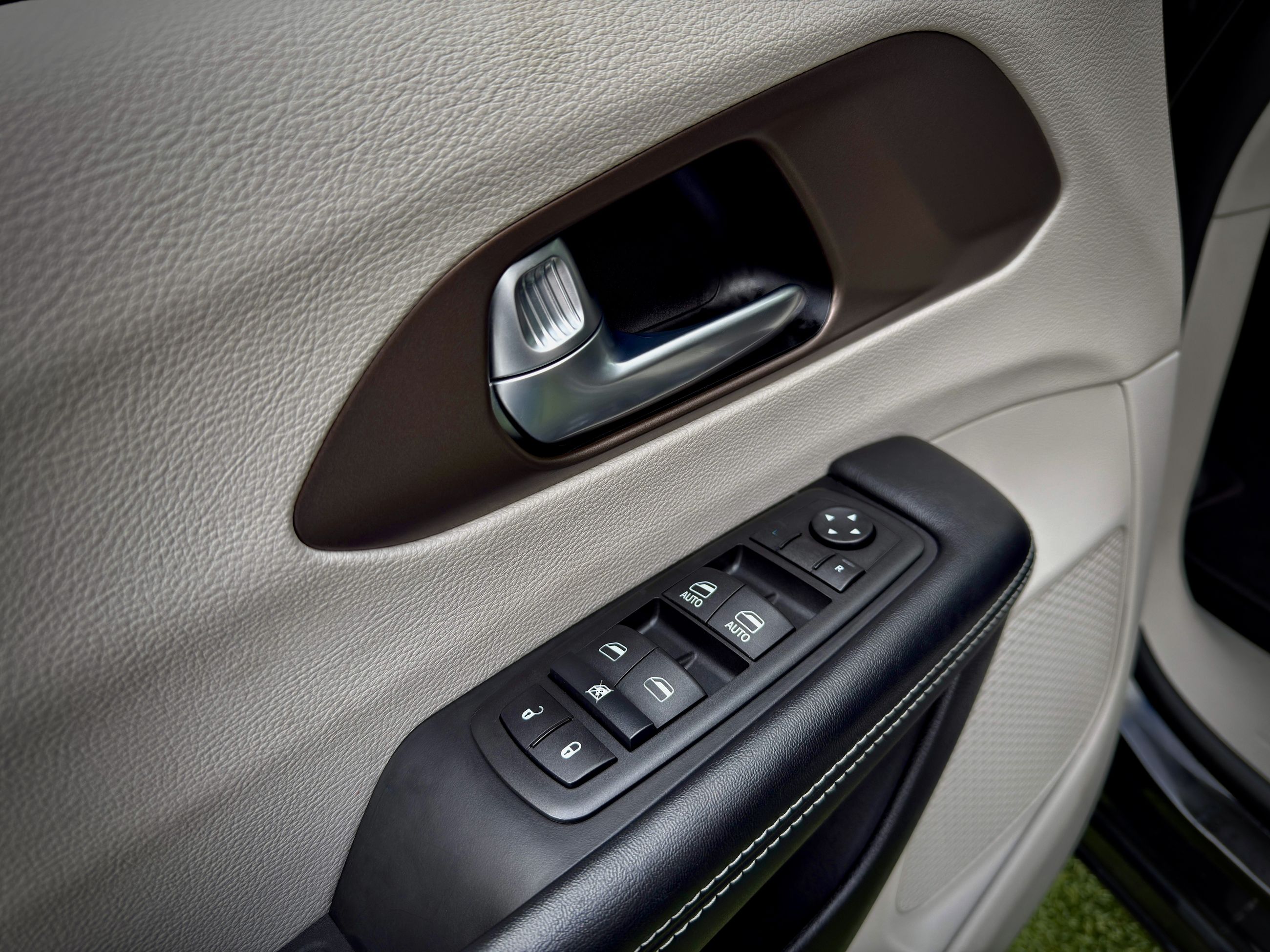 Chrysler Grand Caravan SXT 2022-35