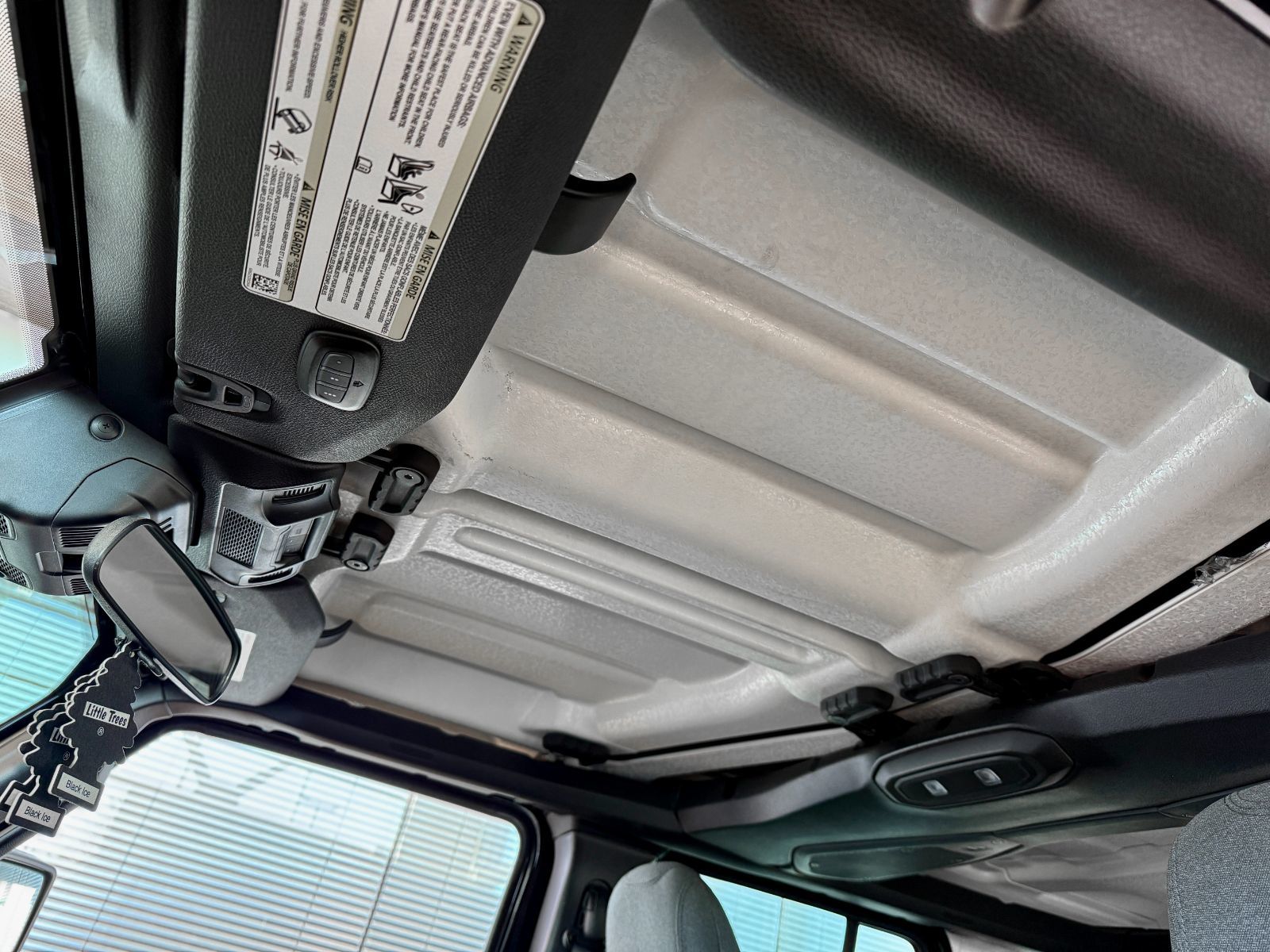 Jeep Wrangler Sahara 2024-18