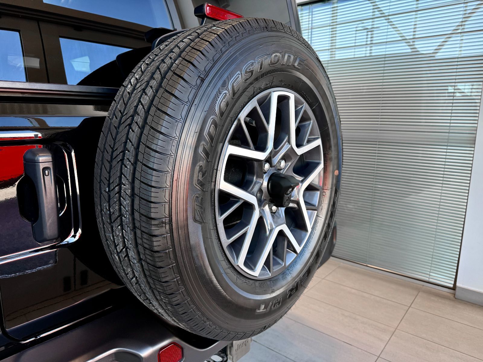 Jeep Wrangler Sahara 2024-10