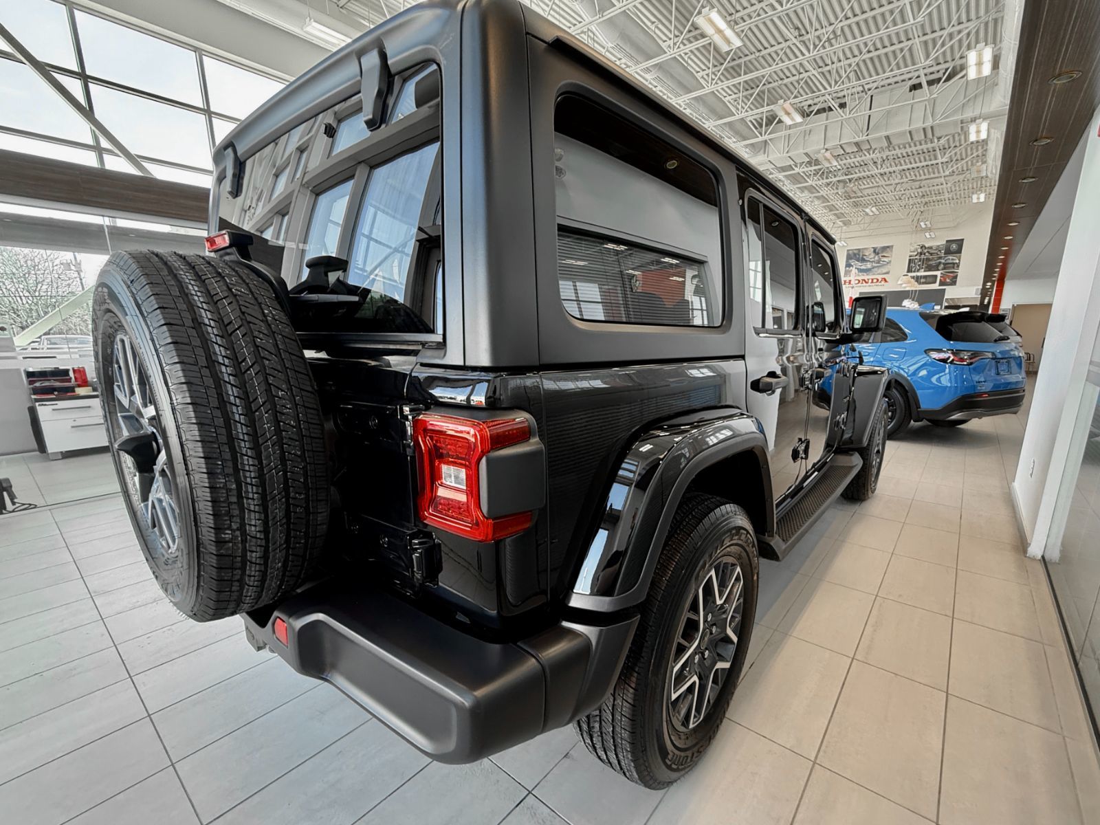 Jeep Wrangler Sahara 2024-14