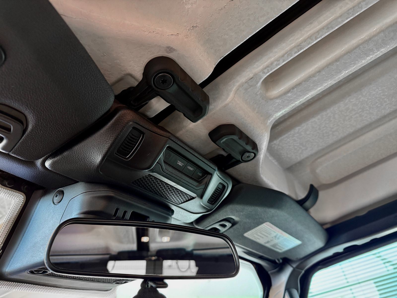 Jeep Wrangler Sahara 2024-19