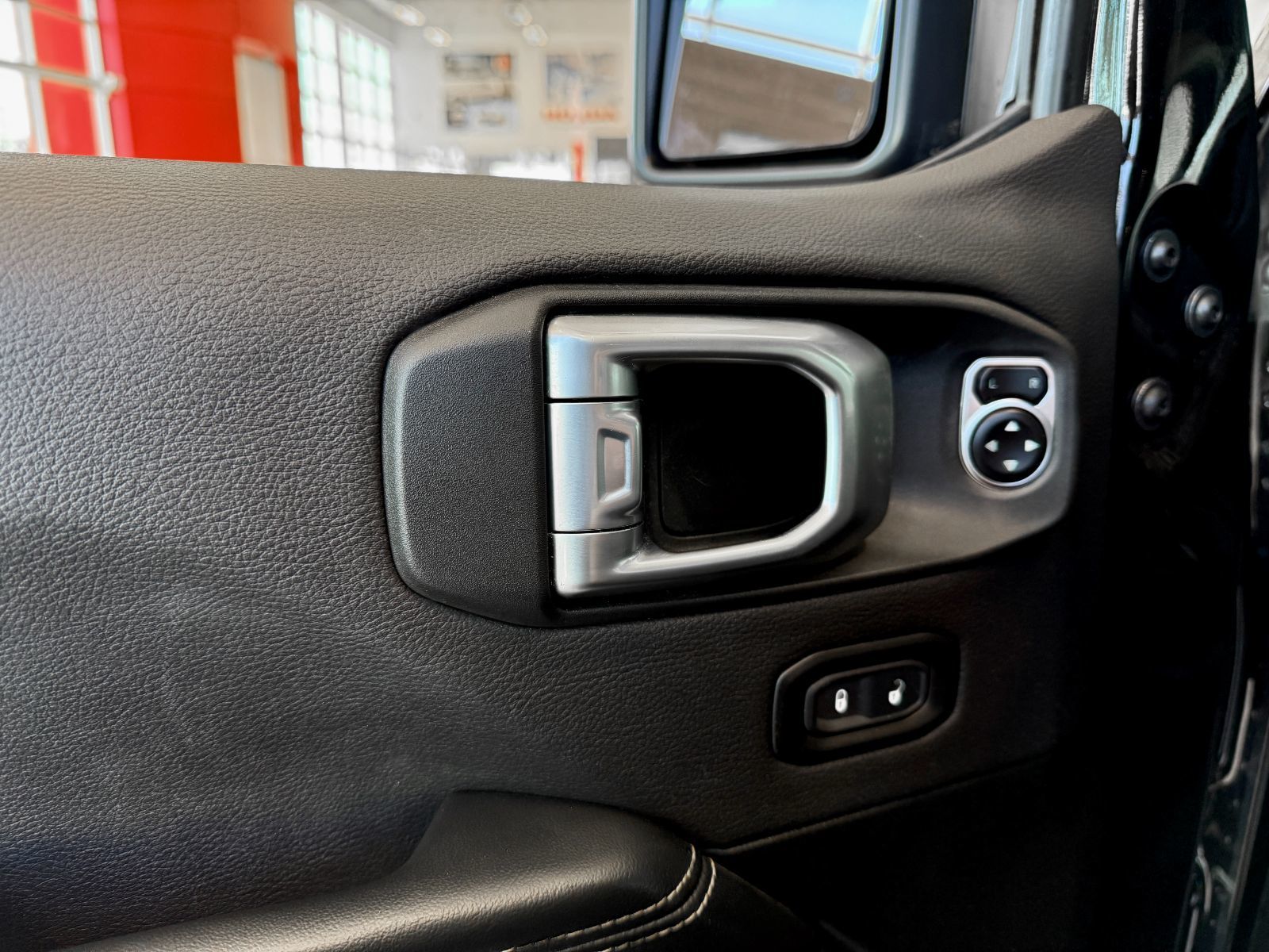 Jeep Wrangler Sahara 2024-32