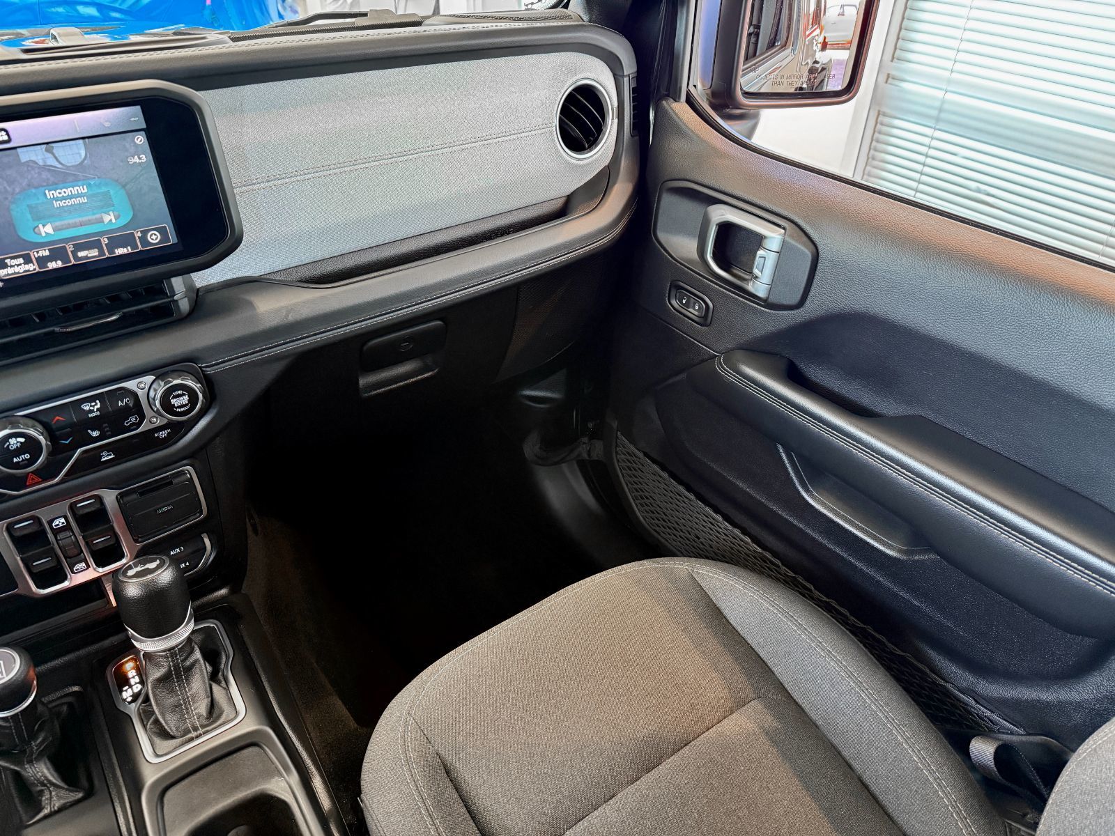 Jeep Wrangler Sahara 2024-25