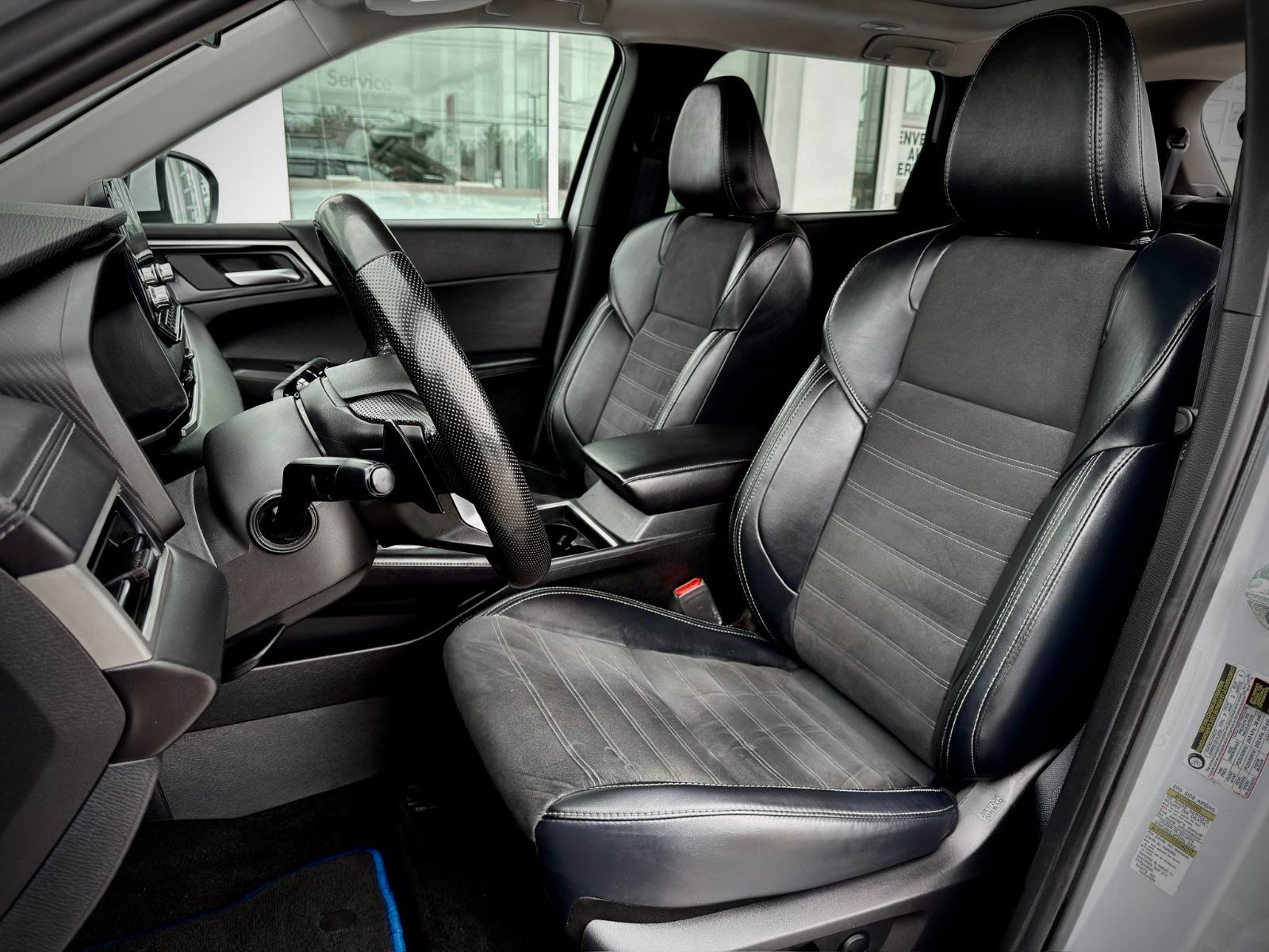 Mitsubishi Outlander Plug-In Hybrid LE 2024-10