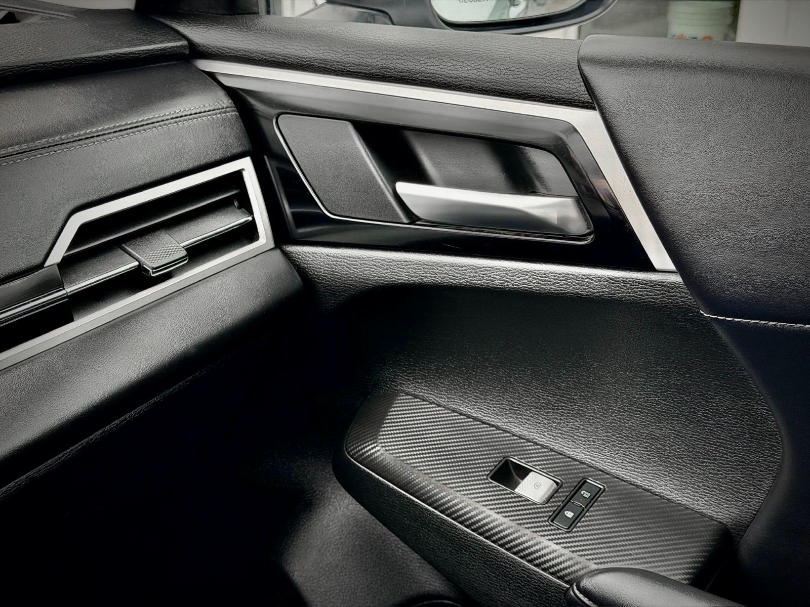 Mitsubishi Outlander Plug-In Hybrid LE 2024-28