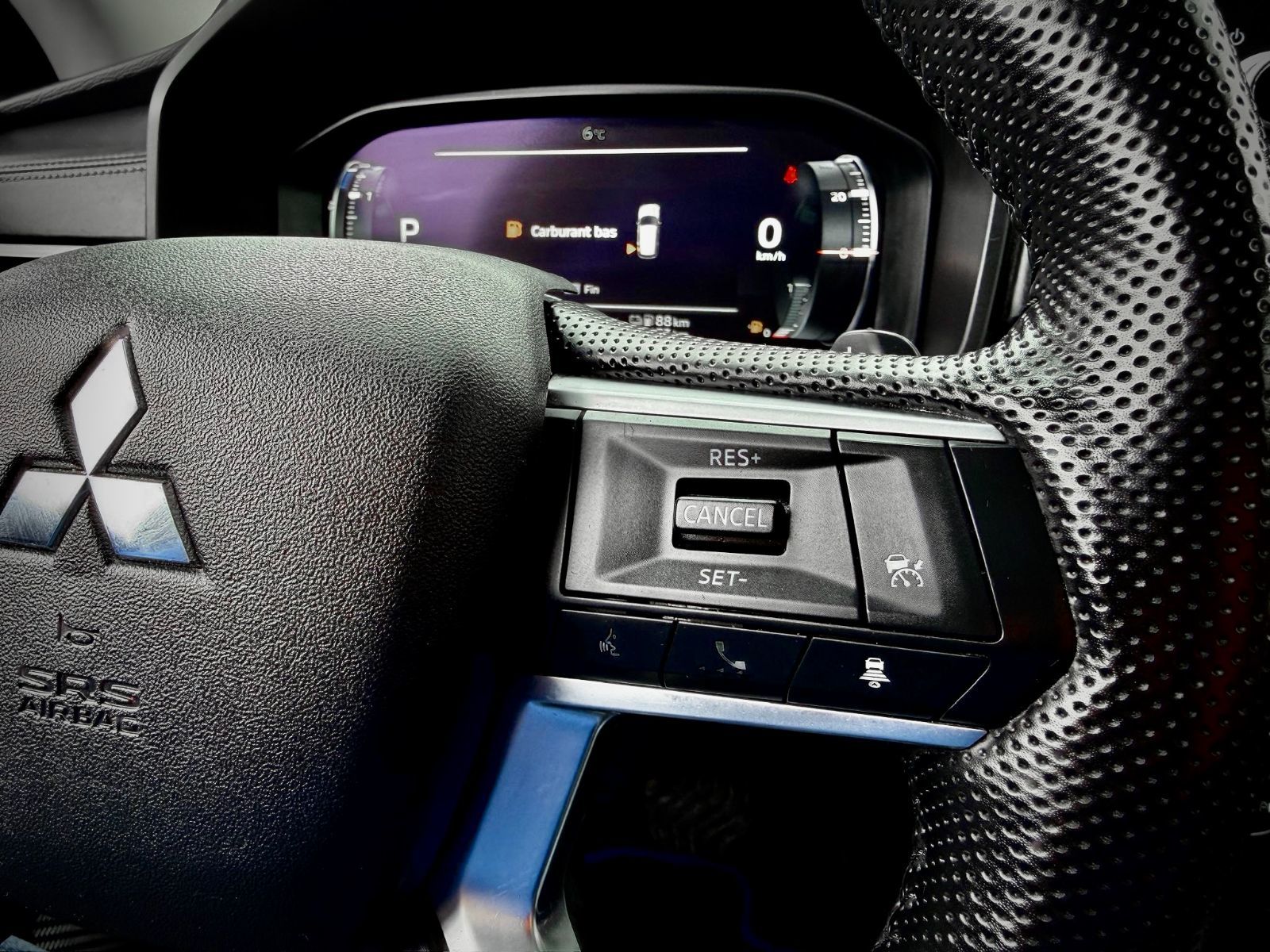 Mitsubishi Outlander Plug-In Hybrid LE 2024-19