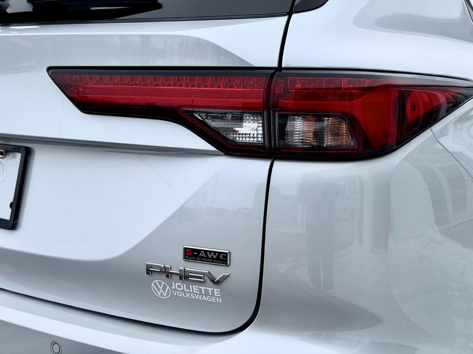 Mitsubishi Outlander Plug-In Hybrid LE 2024-8