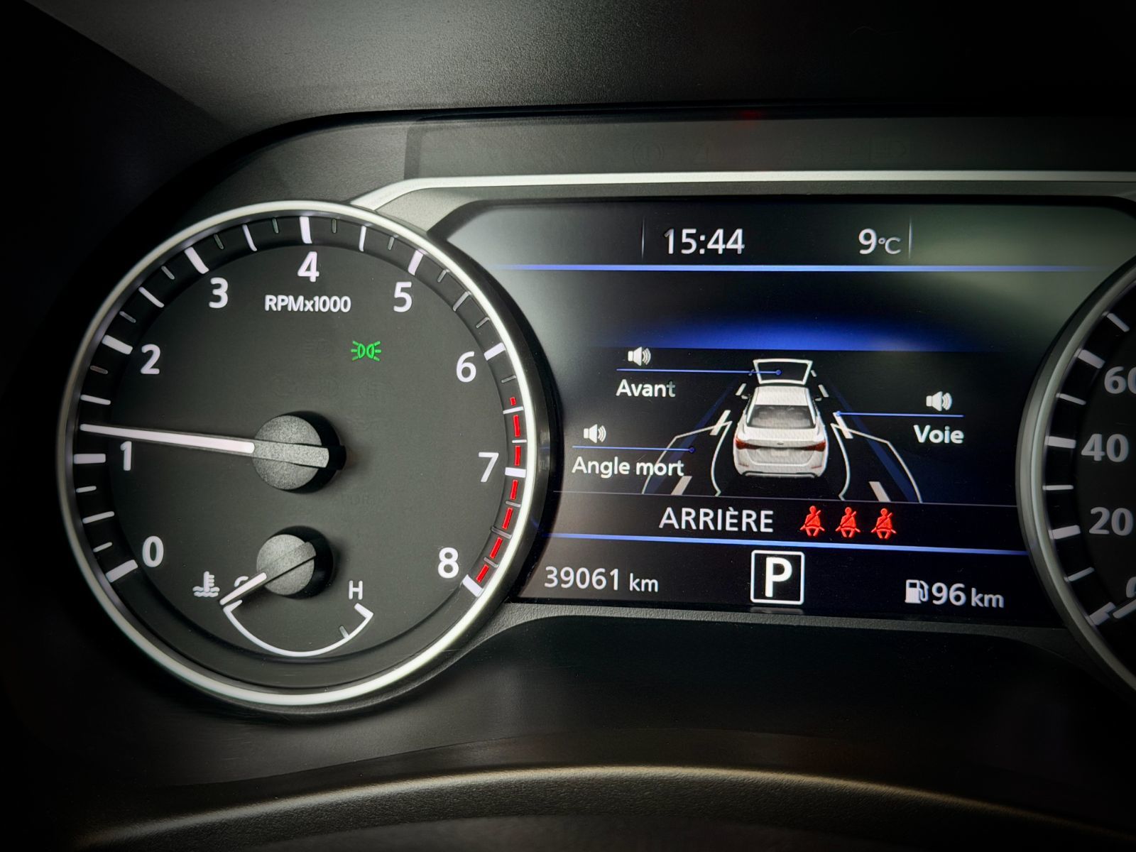 Nissan Sentra SR 2023-27
