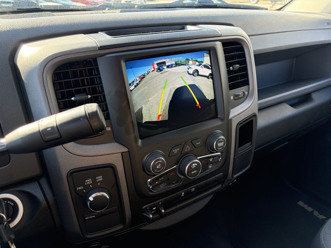 Photo 2019 Ram 1500 Classic Express Quad Cab 4x4 caisse de 6 pi 4 po #5