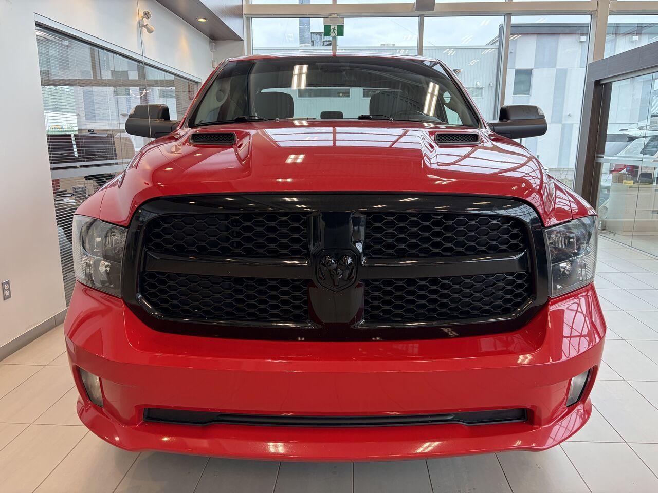 Photo Ram 1500 Classic Express Quad Cab 4x4 caisse de 6 pi 4 po 2021 #3