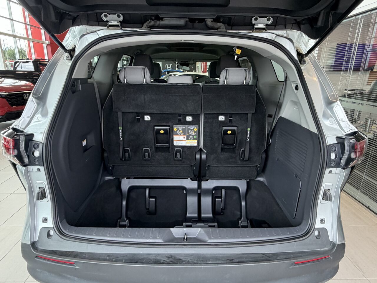 Photo Toyota Sienna LE TI 8 places 2022 #8