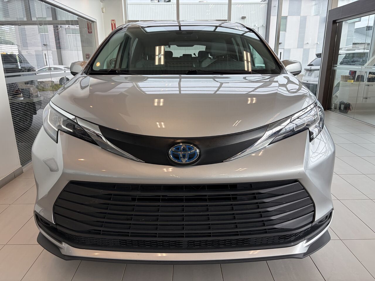 Photo Toyota Sienna LE TI 8 places 2022 #3