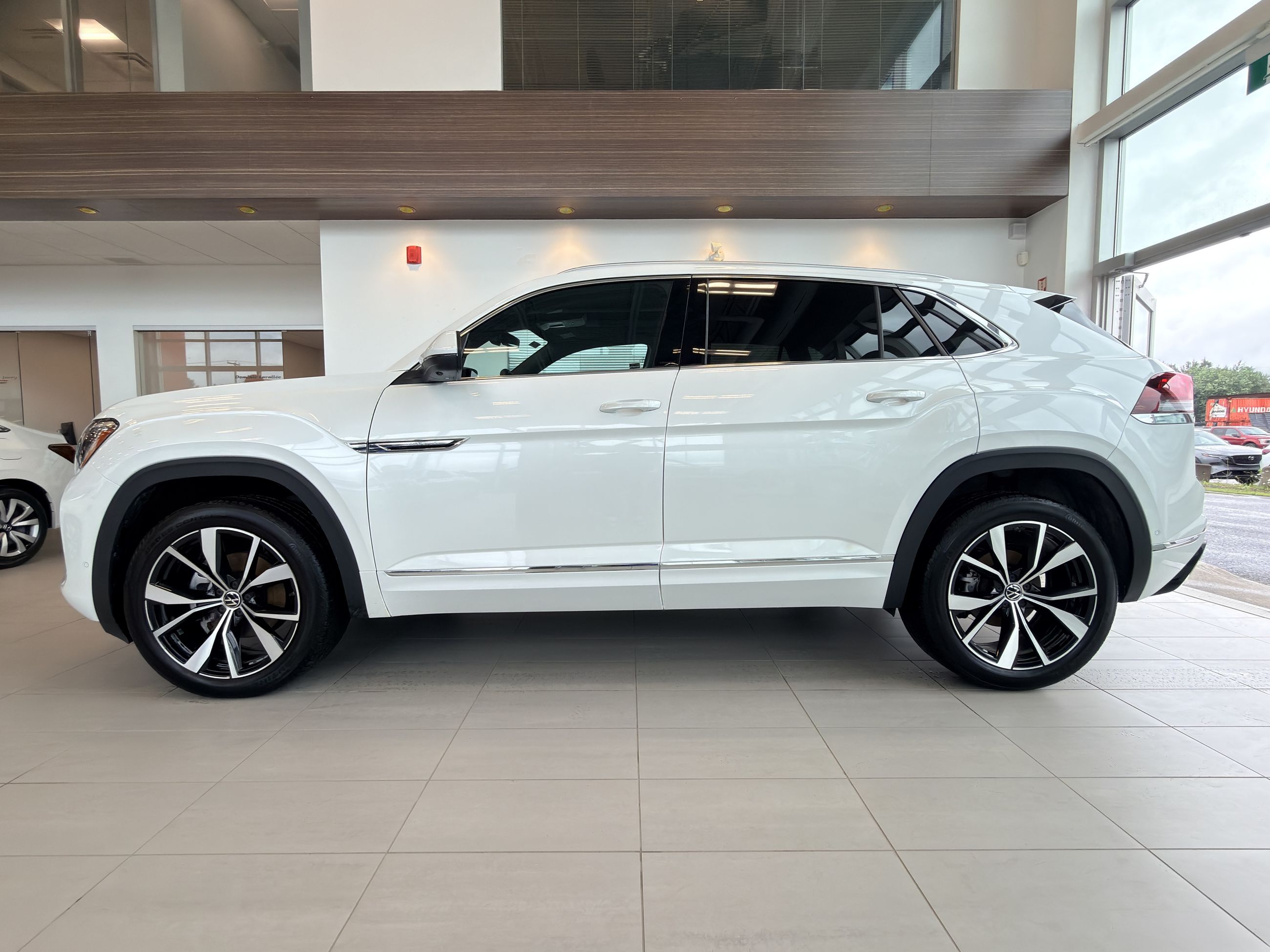 2026 Volkswagen Atlas Cross Sport Execline-9