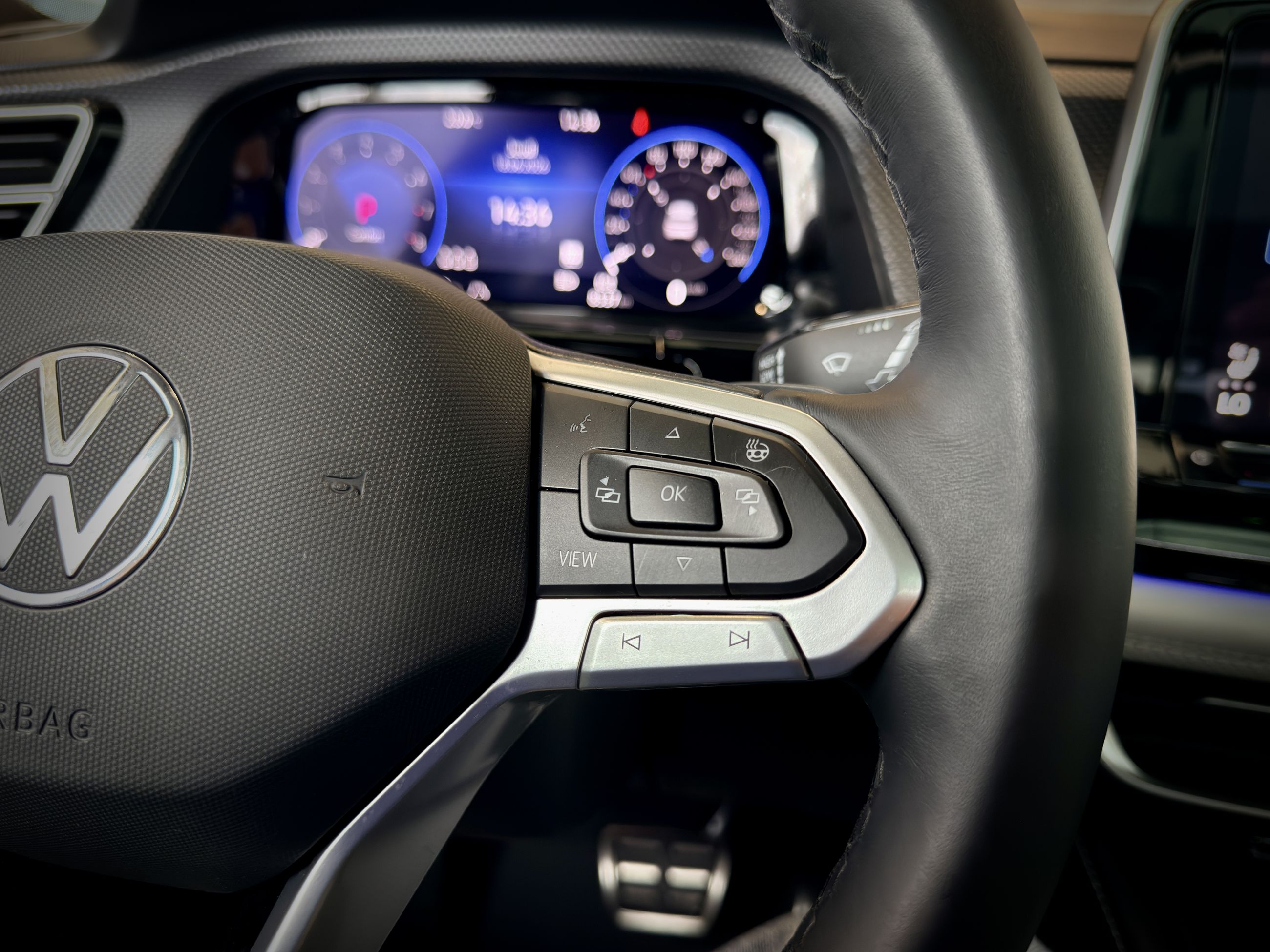 2026 Volkswagen Atlas Cross Sport Execline-28