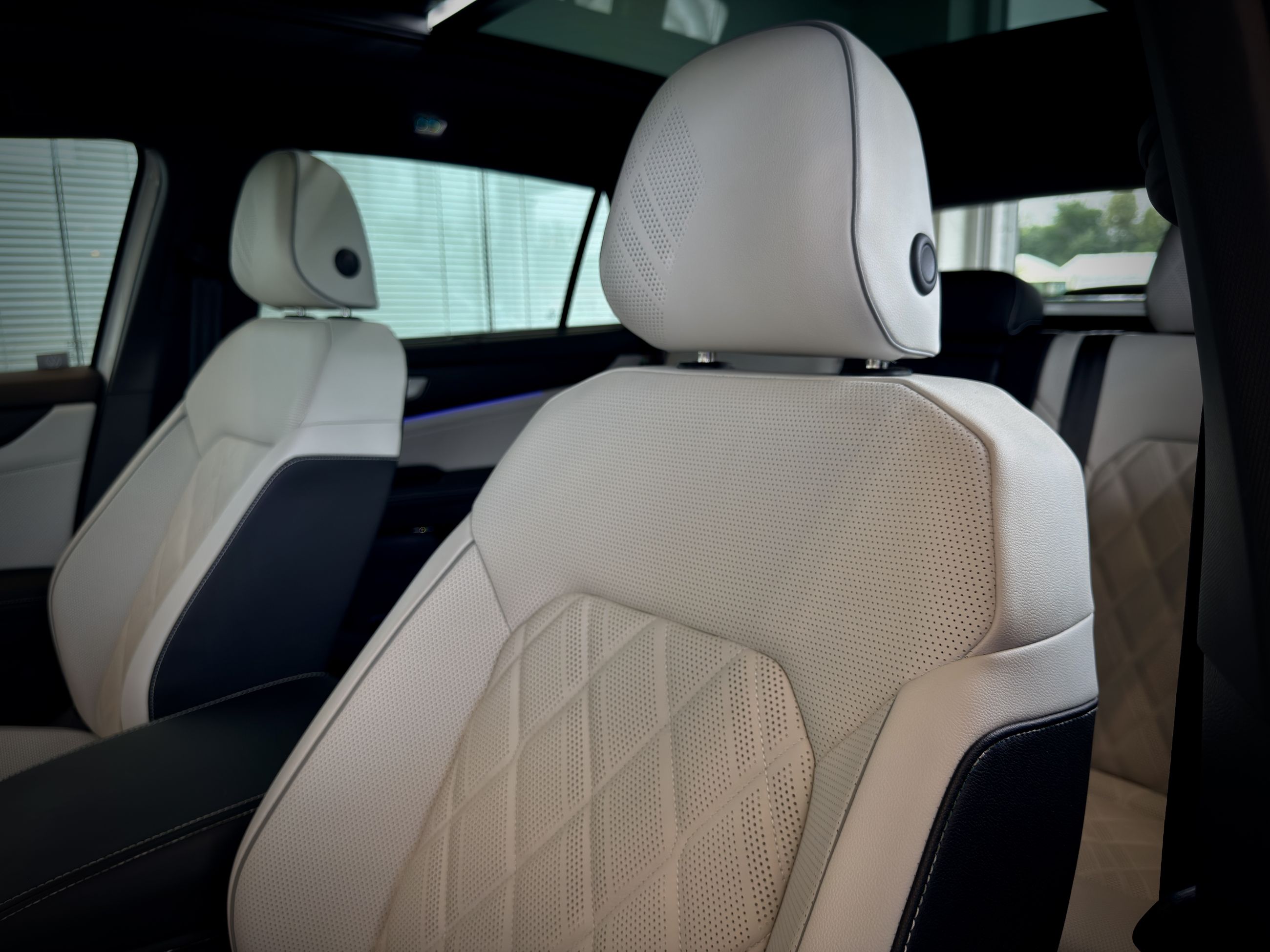 2026 Volkswagen Atlas Cross Sport Execline-20