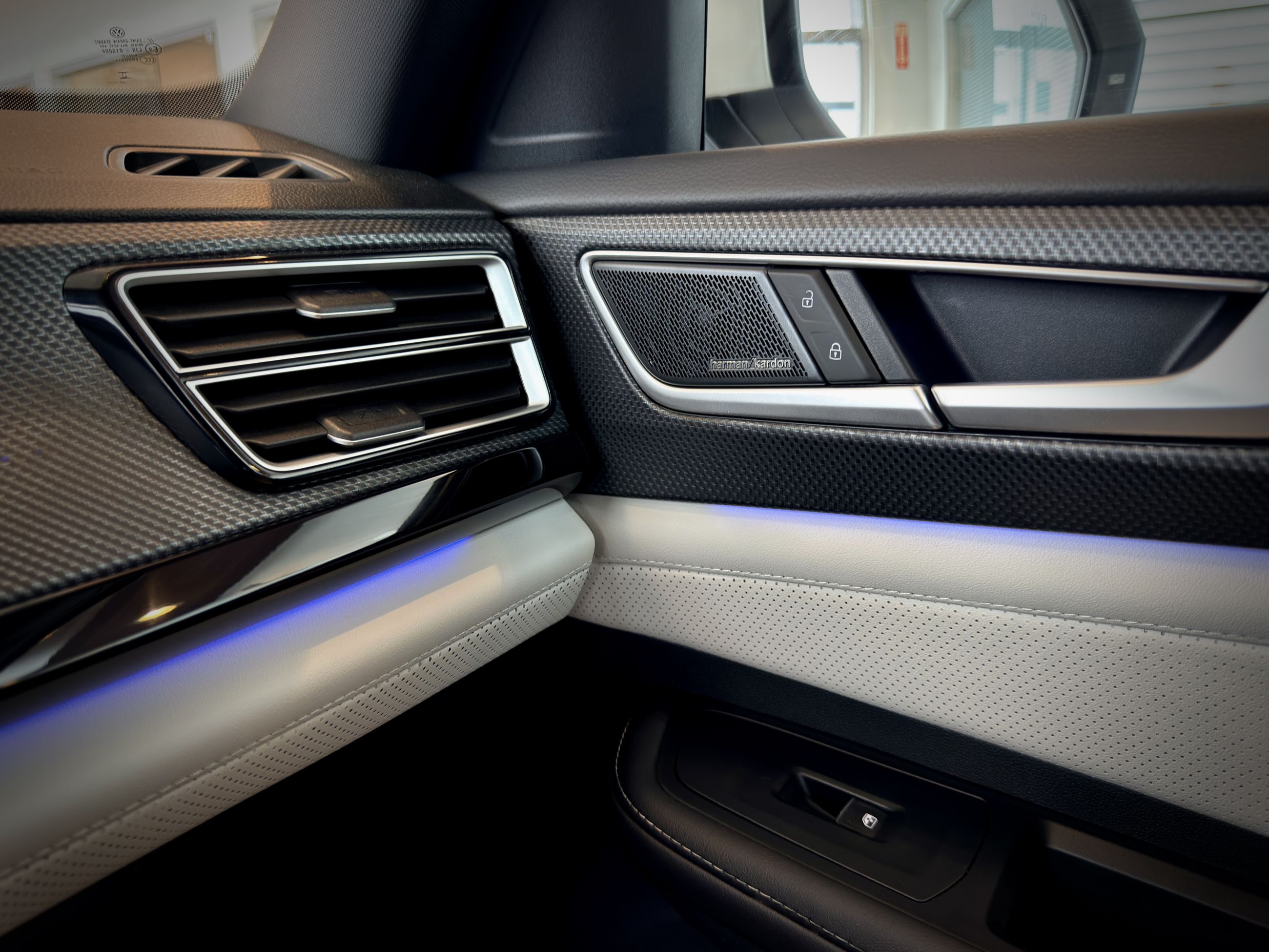 2026 Volkswagen Atlas Cross Sport Execline-34