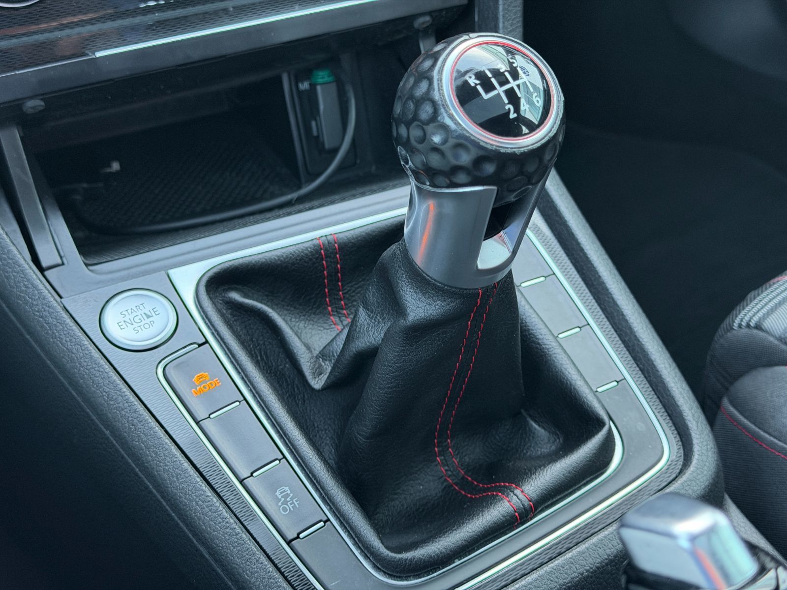 Volkswagen Golf GTI AUTOBAHN 2015-27