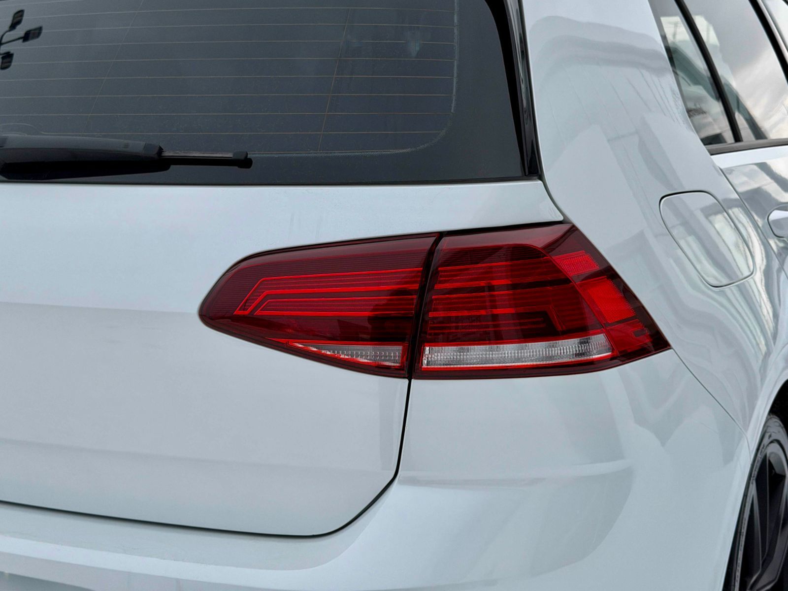 Volkswagen Golf R  2019-10