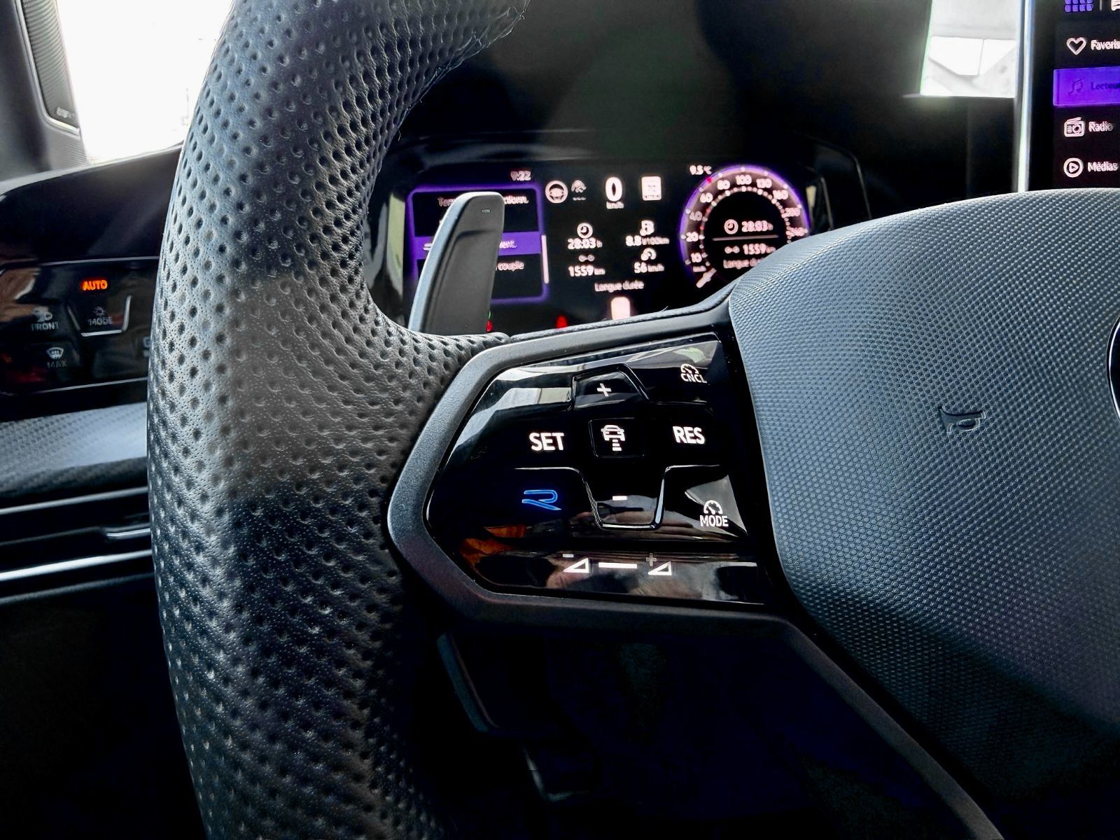 Volkswagen Golf R Black Edition 2025-28