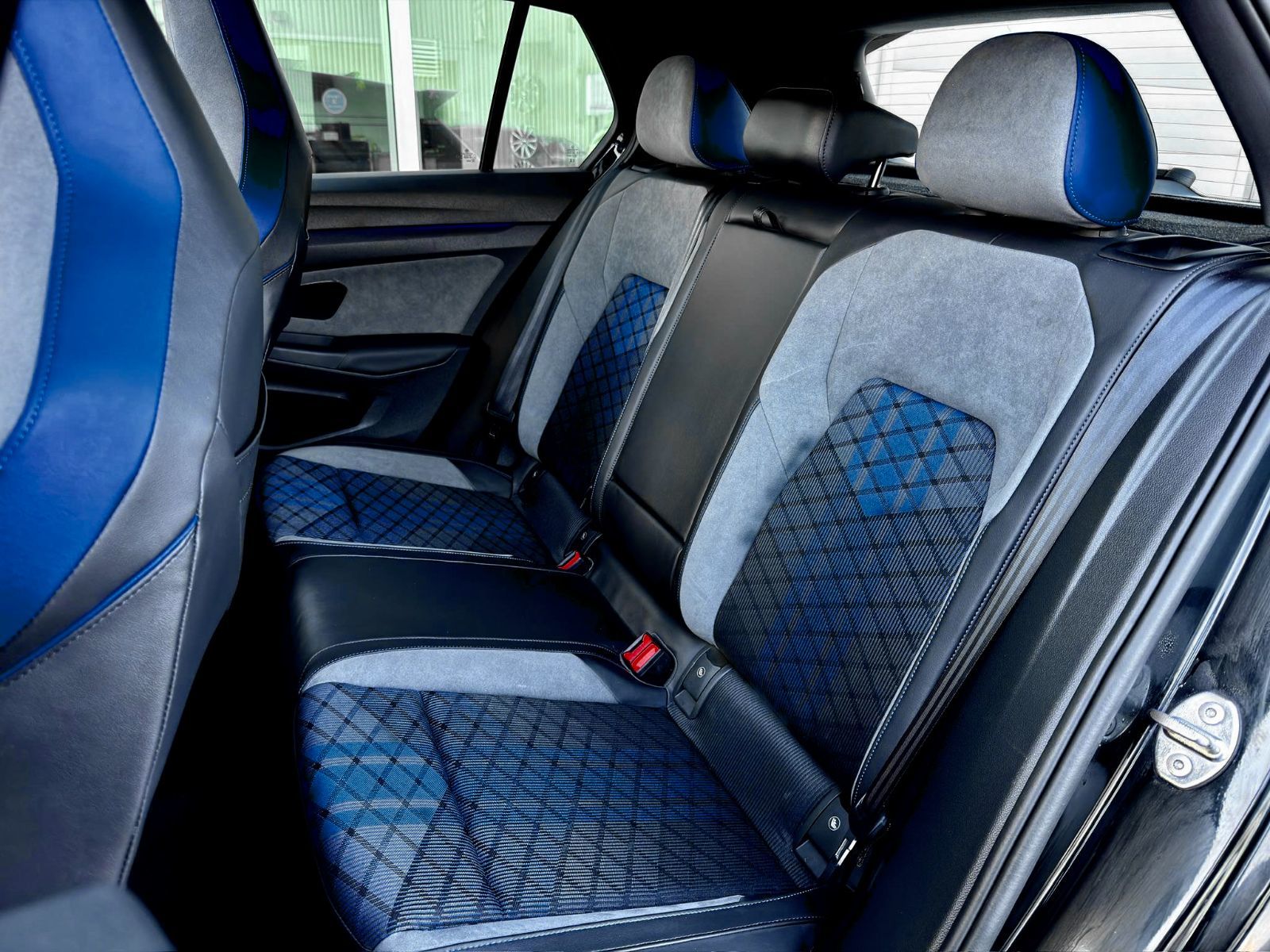 Volkswagen Golf R Black Edition 2025-21