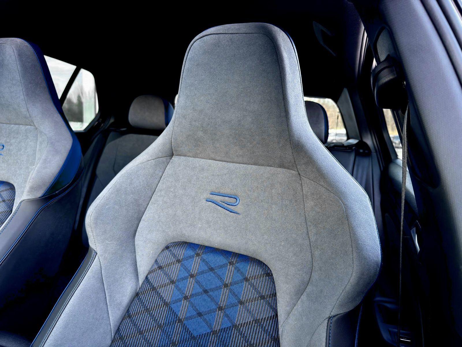 Volkswagen Golf R Black Edition 2025-23