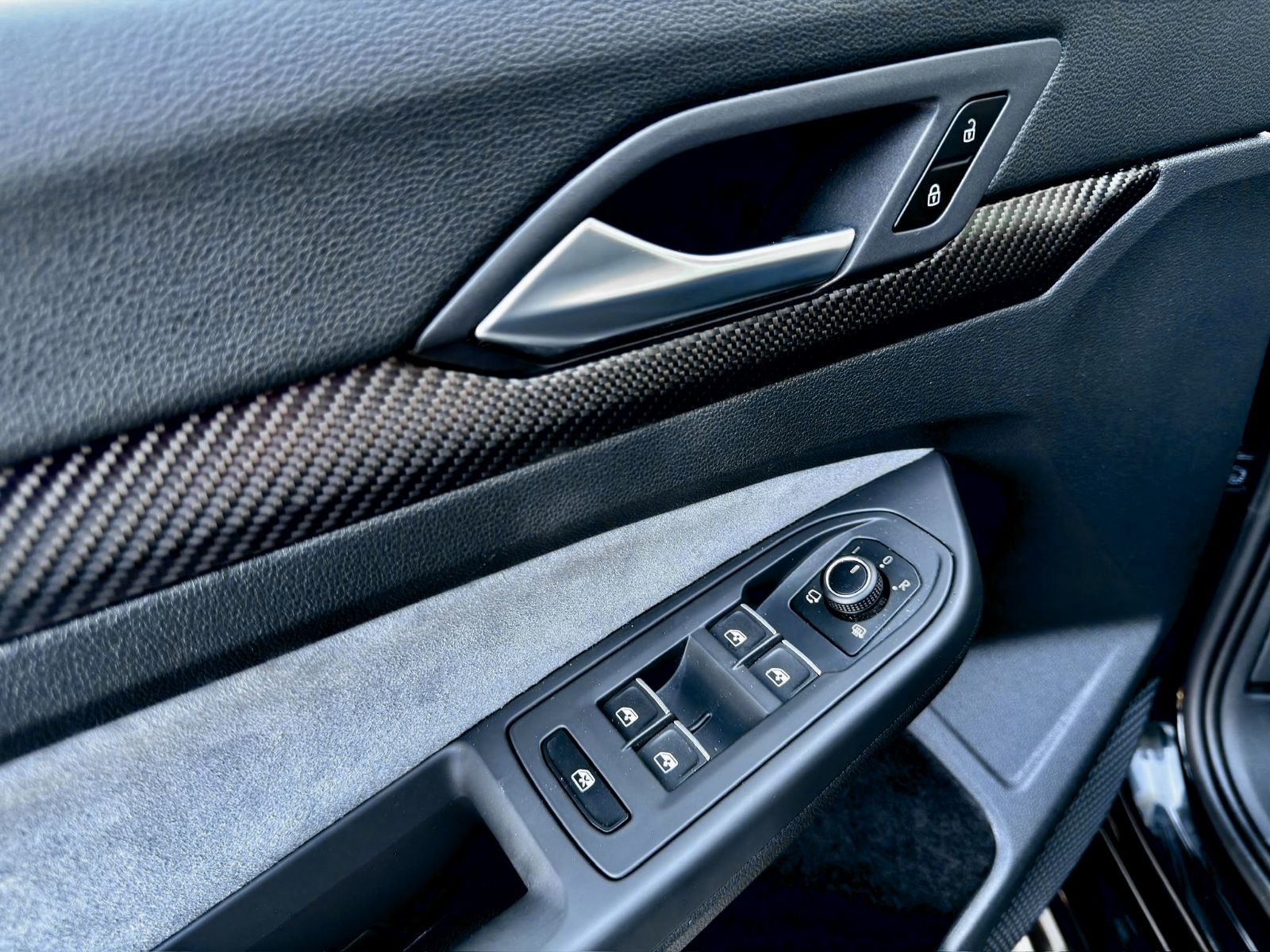 Volkswagen Golf R Black Edition 2025-37