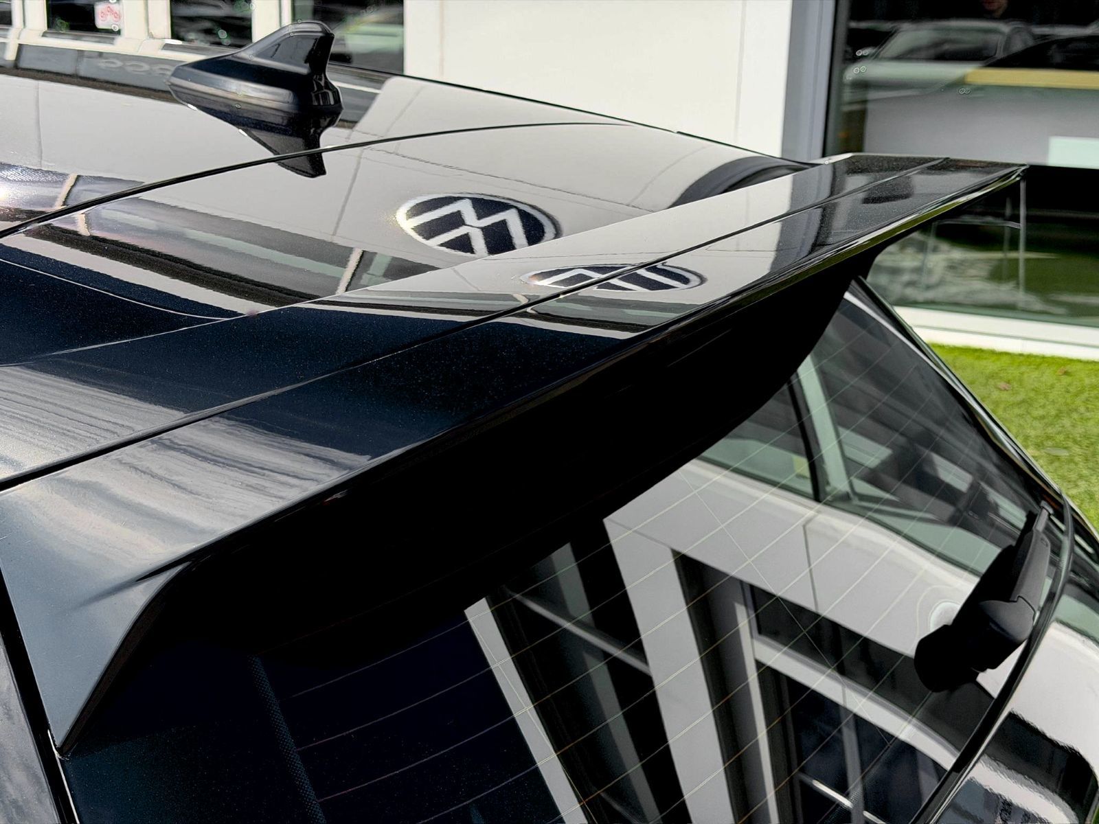 Volkswagen Golf R Black Edition 2025-15