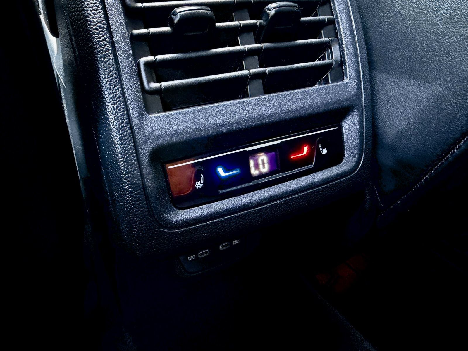 Volkswagen Golf R Black Edition 2025-36