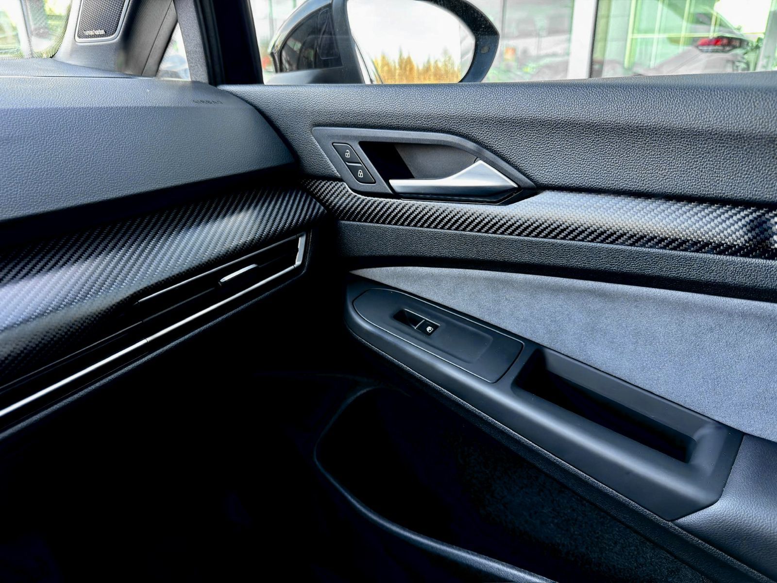 Volkswagen Golf R Black Edition 2025-33