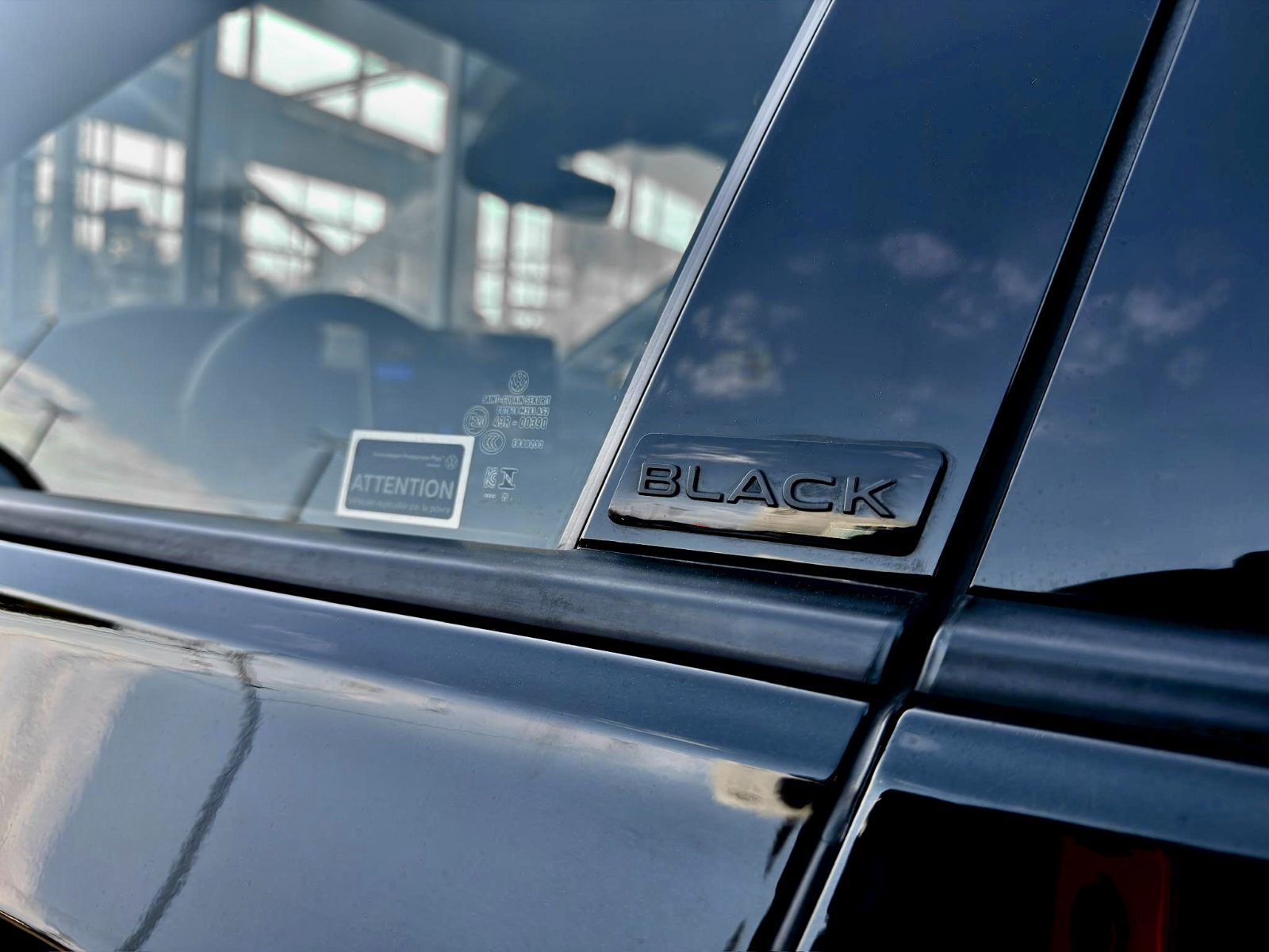 Volkswagen Golf R Black Edition 2025-17