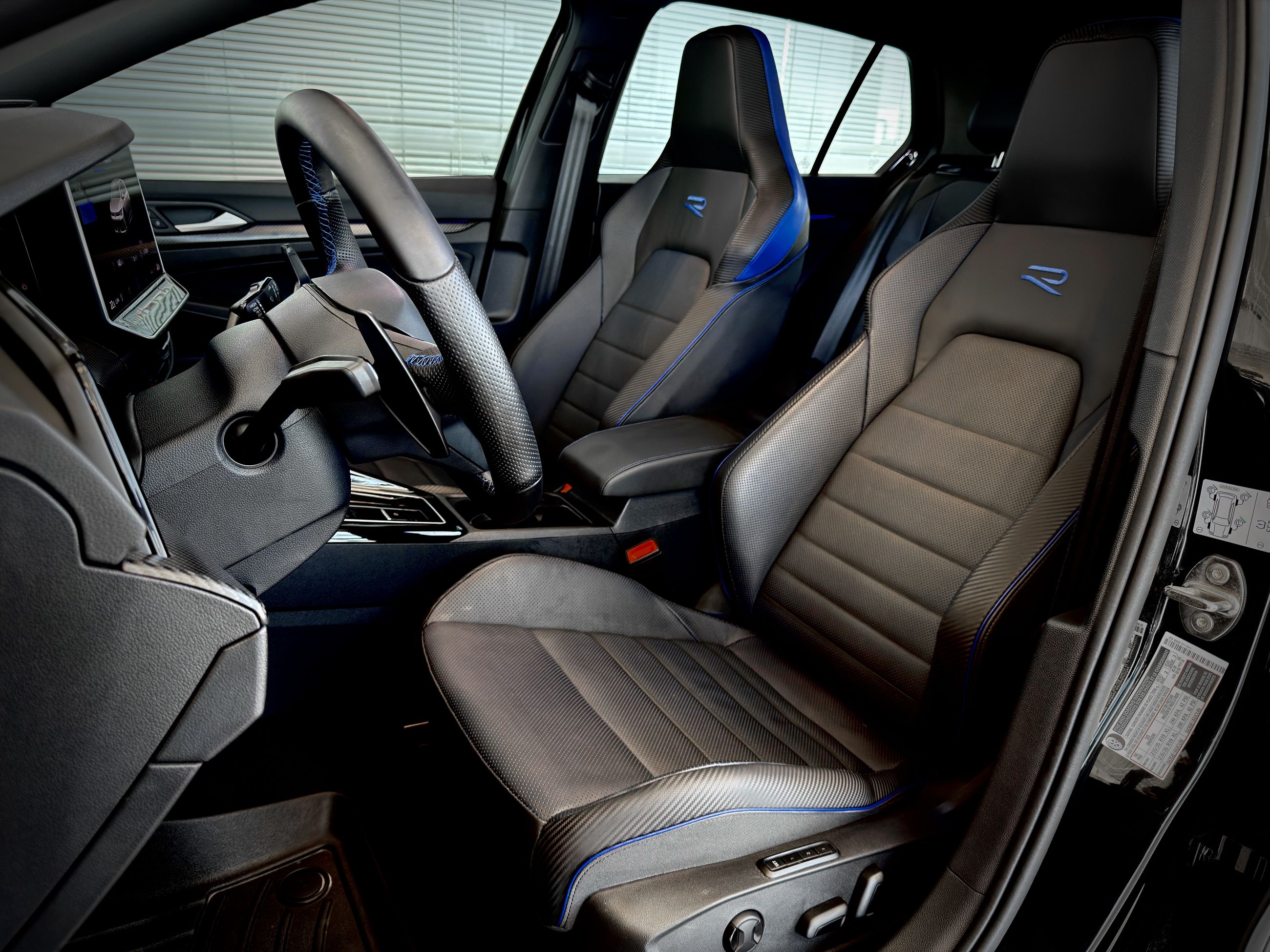 Volkswagen Golf R Black Edition 2025-20