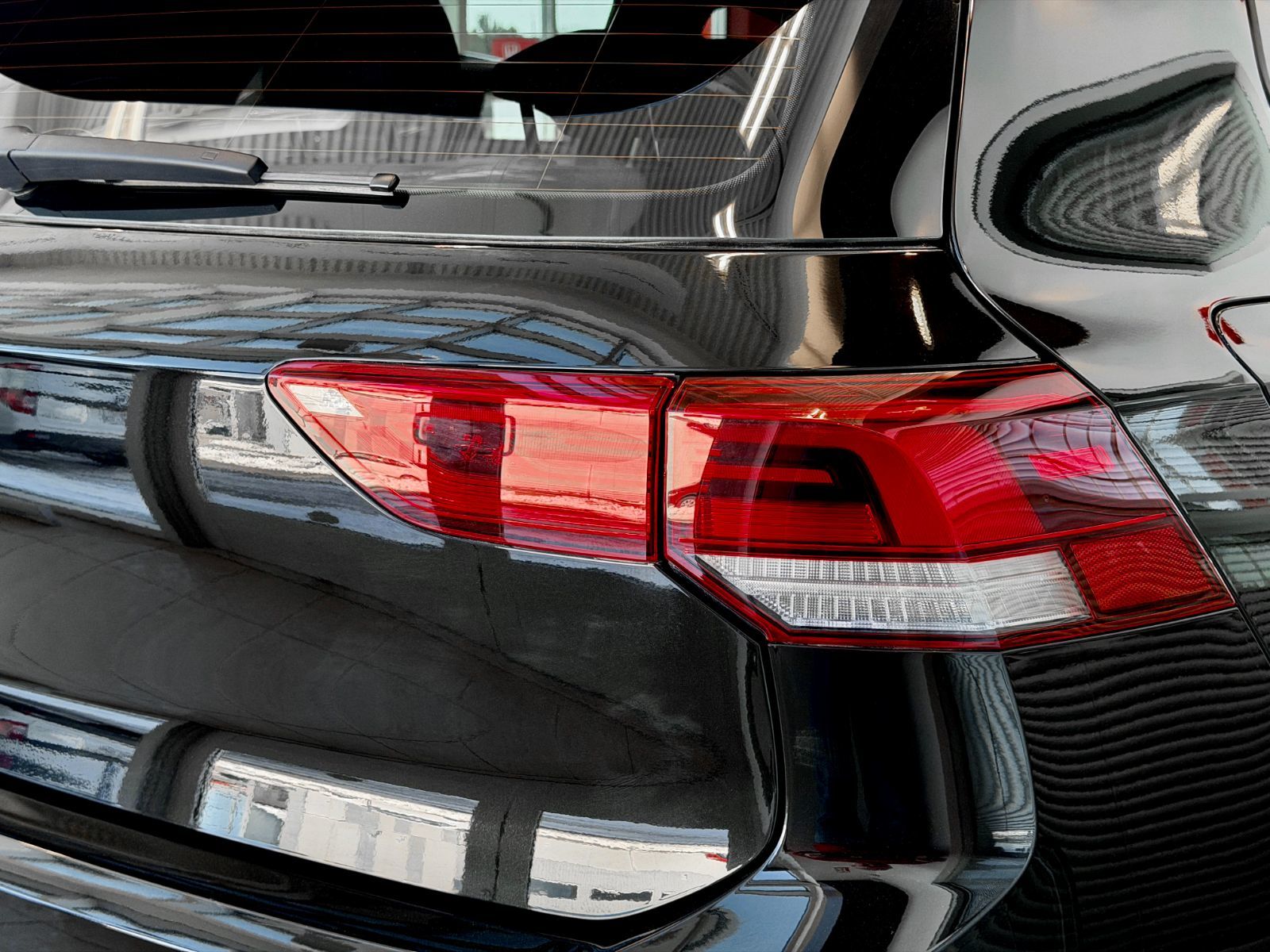 Volkswagen Golf R Black Edition 2025-13