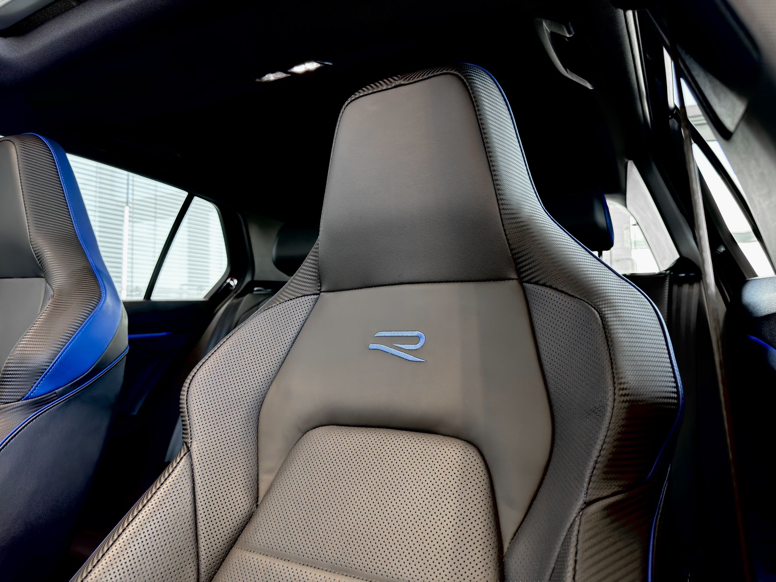 Volkswagen Golf R Black Edition 2025-22