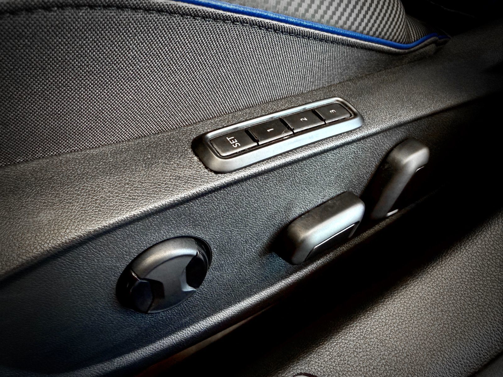 Volkswagen Golf R Black Edition 2025-34