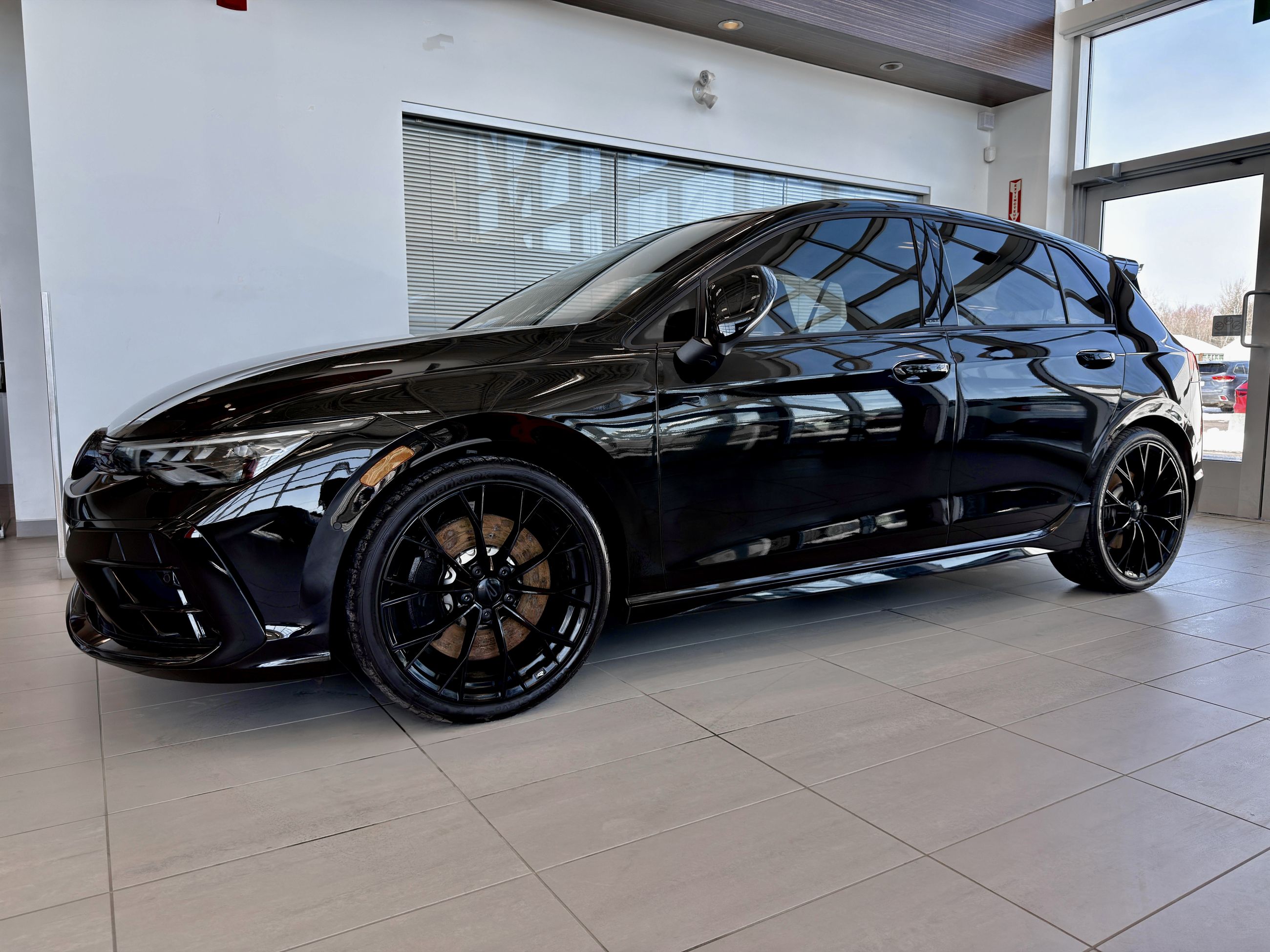 Volkswagen Golf R Black Edition 2025-3