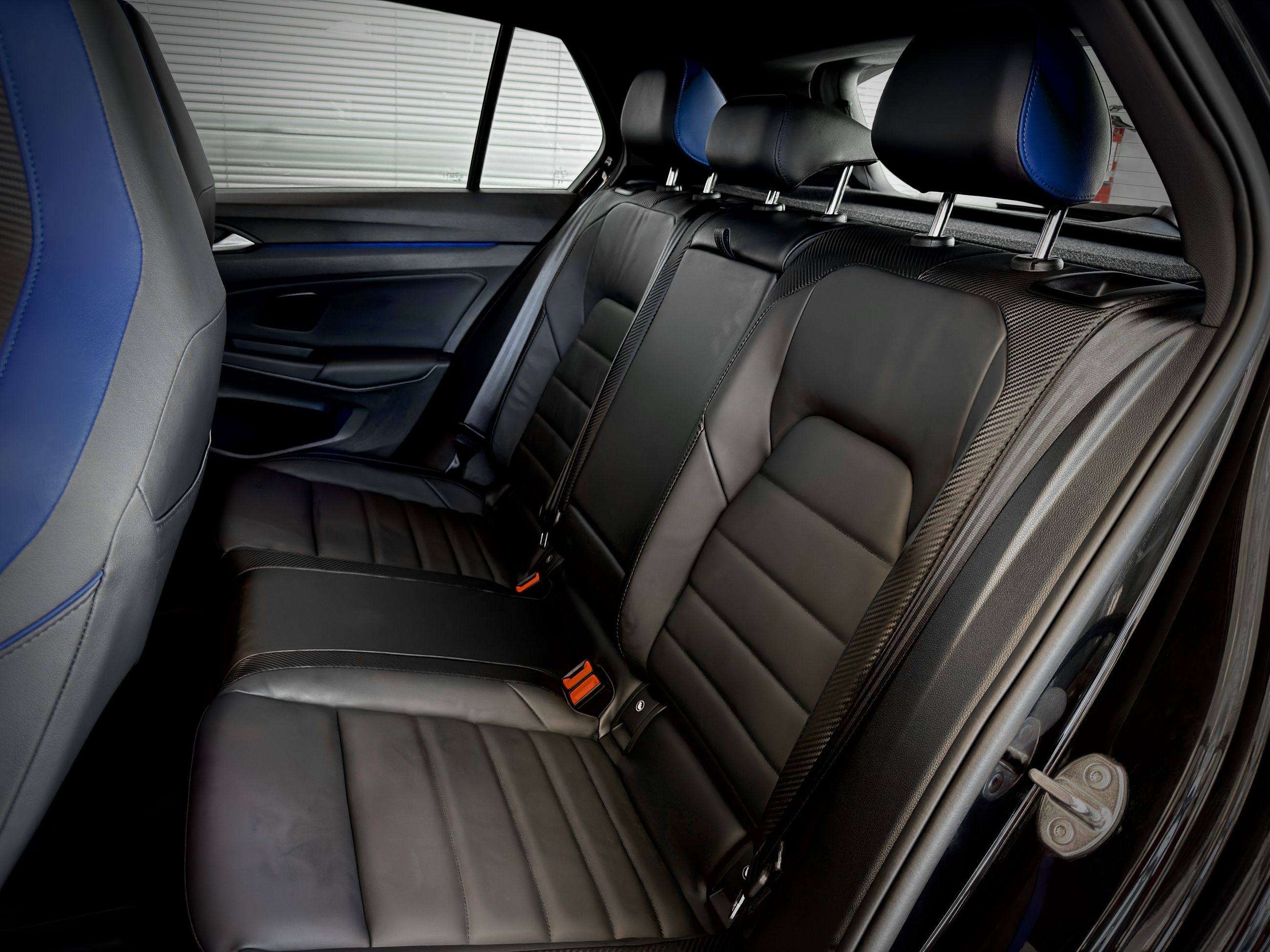 Volkswagen Golf R Black Edition 2025-21