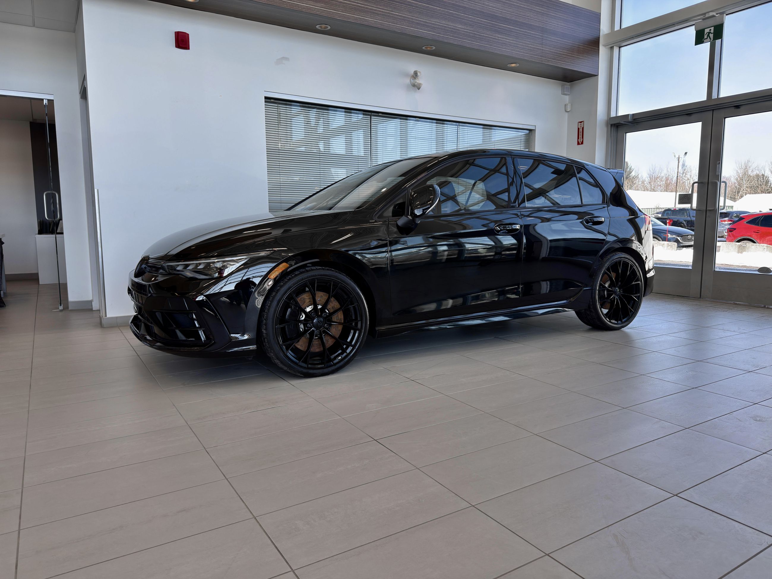 Volkswagen Golf R Black Edition 2025-35