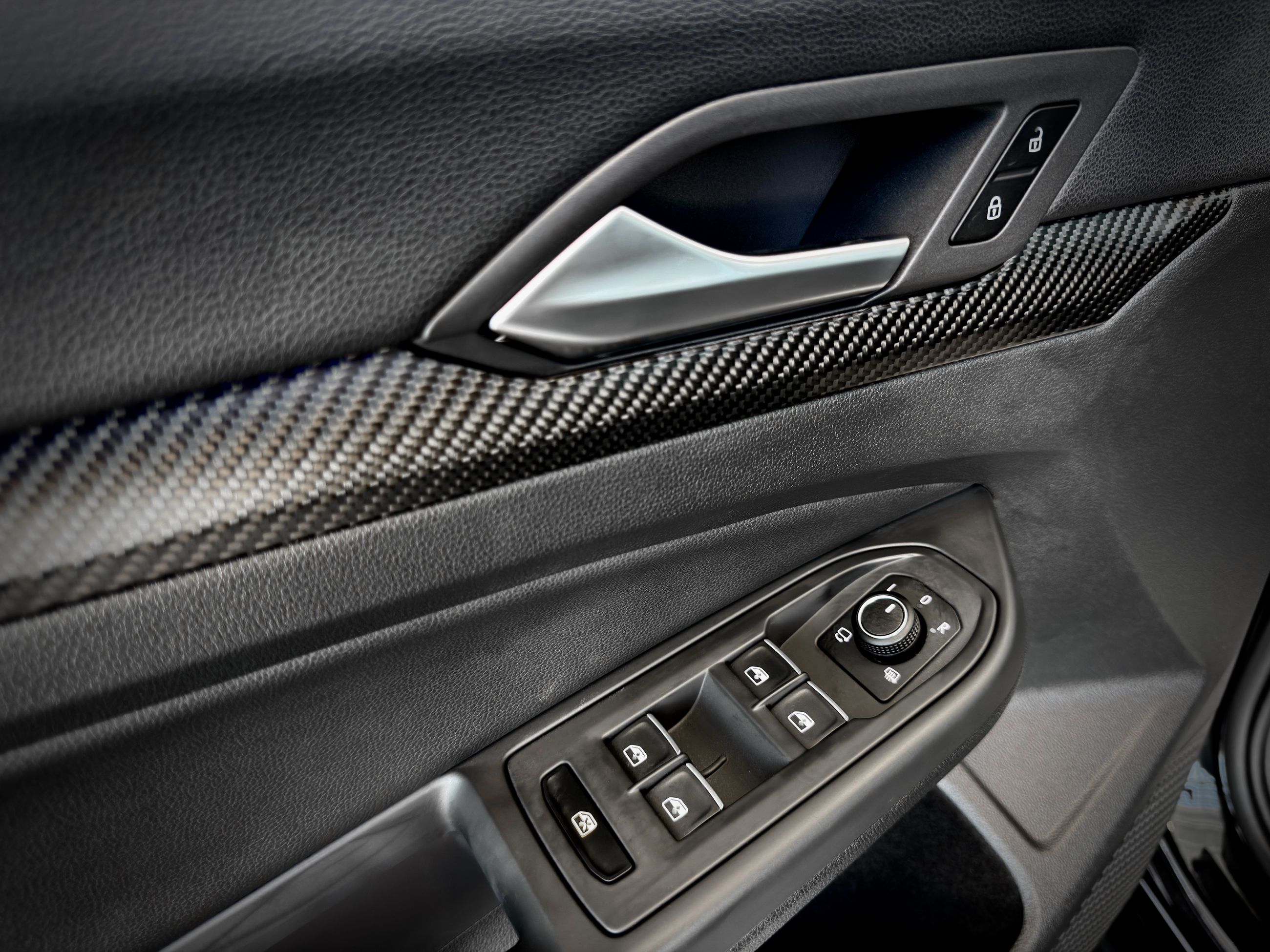 Volkswagen Golf R Black Edition 2025-32