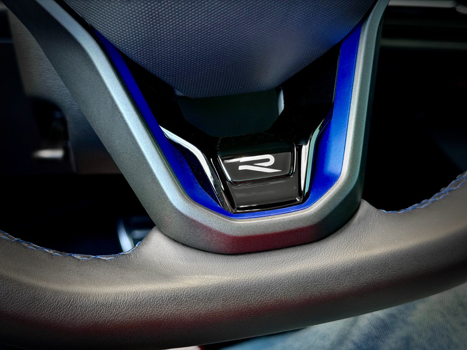 Volkswagen Golf R Black Edition 2025-31