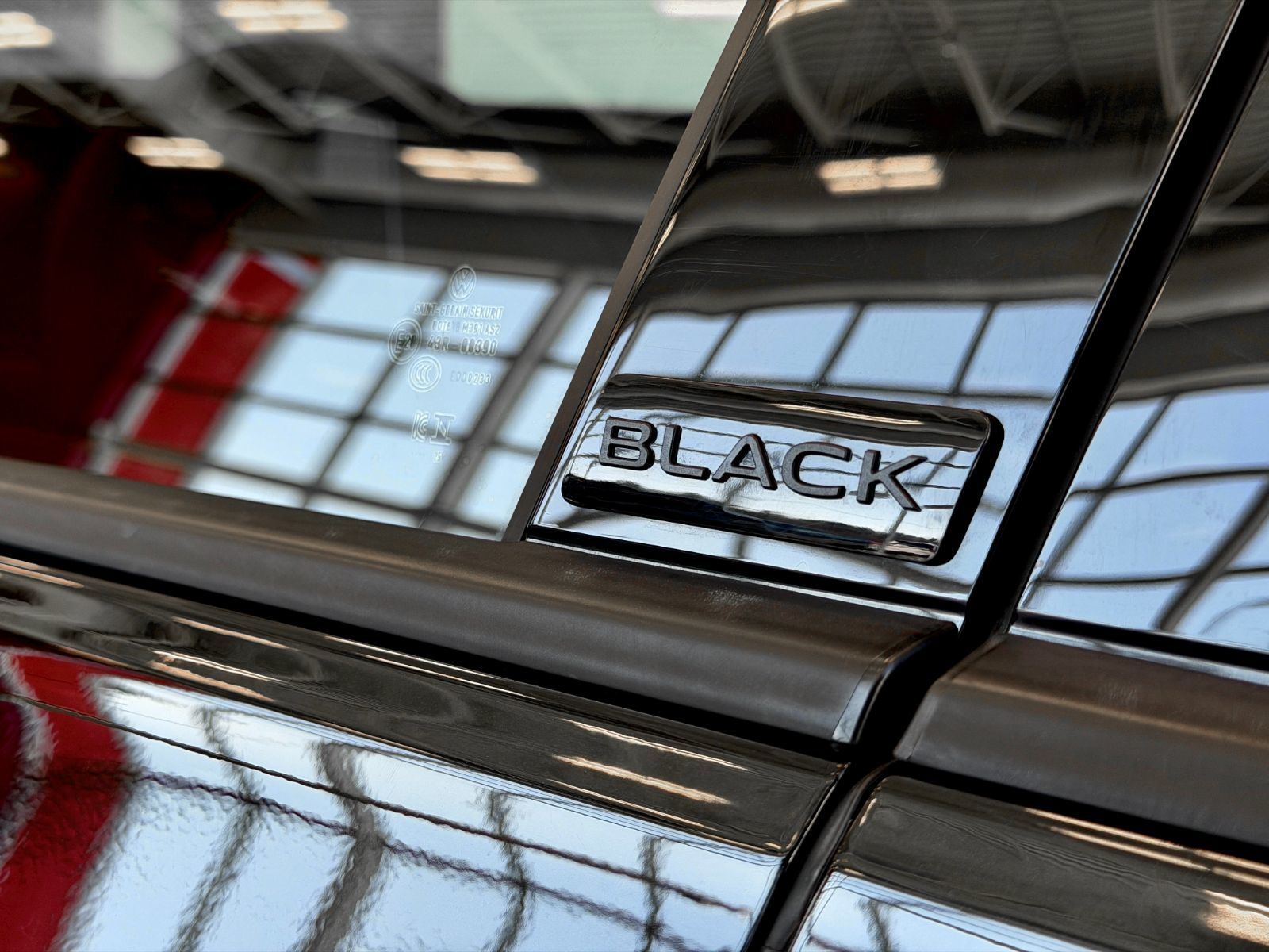 Volkswagen Golf R Black Edition 2025-17