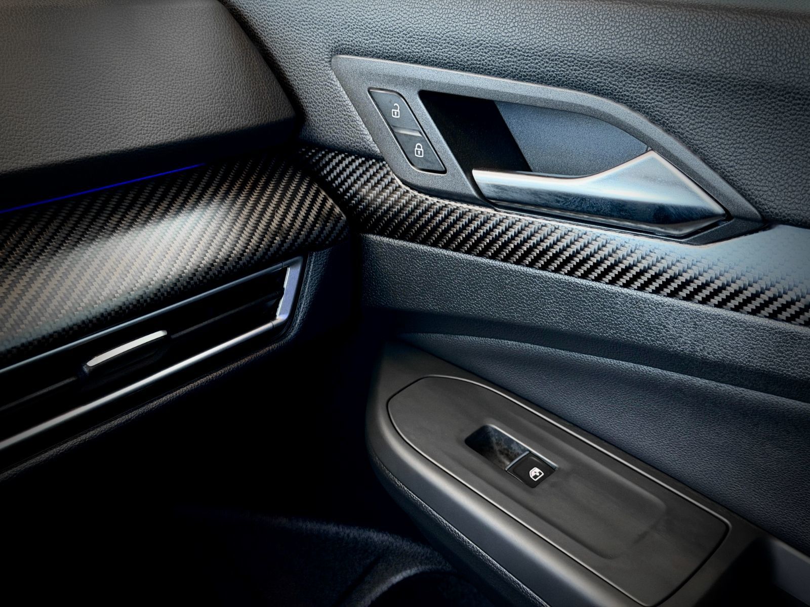 Volkswagen Golf R Black Edition 2025-33