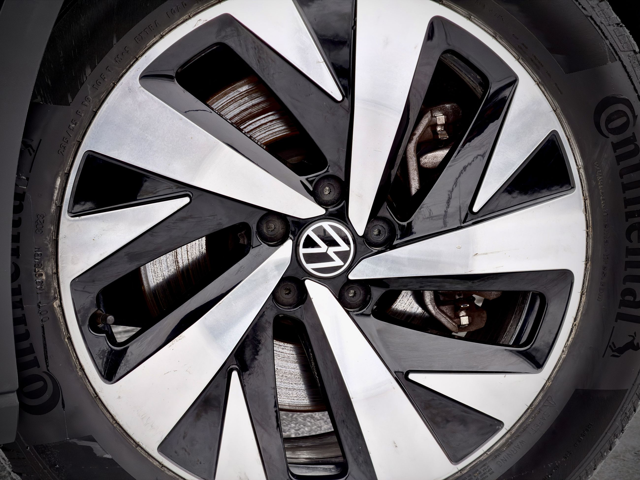 2023 Volkswagen ID.4 Pro-11