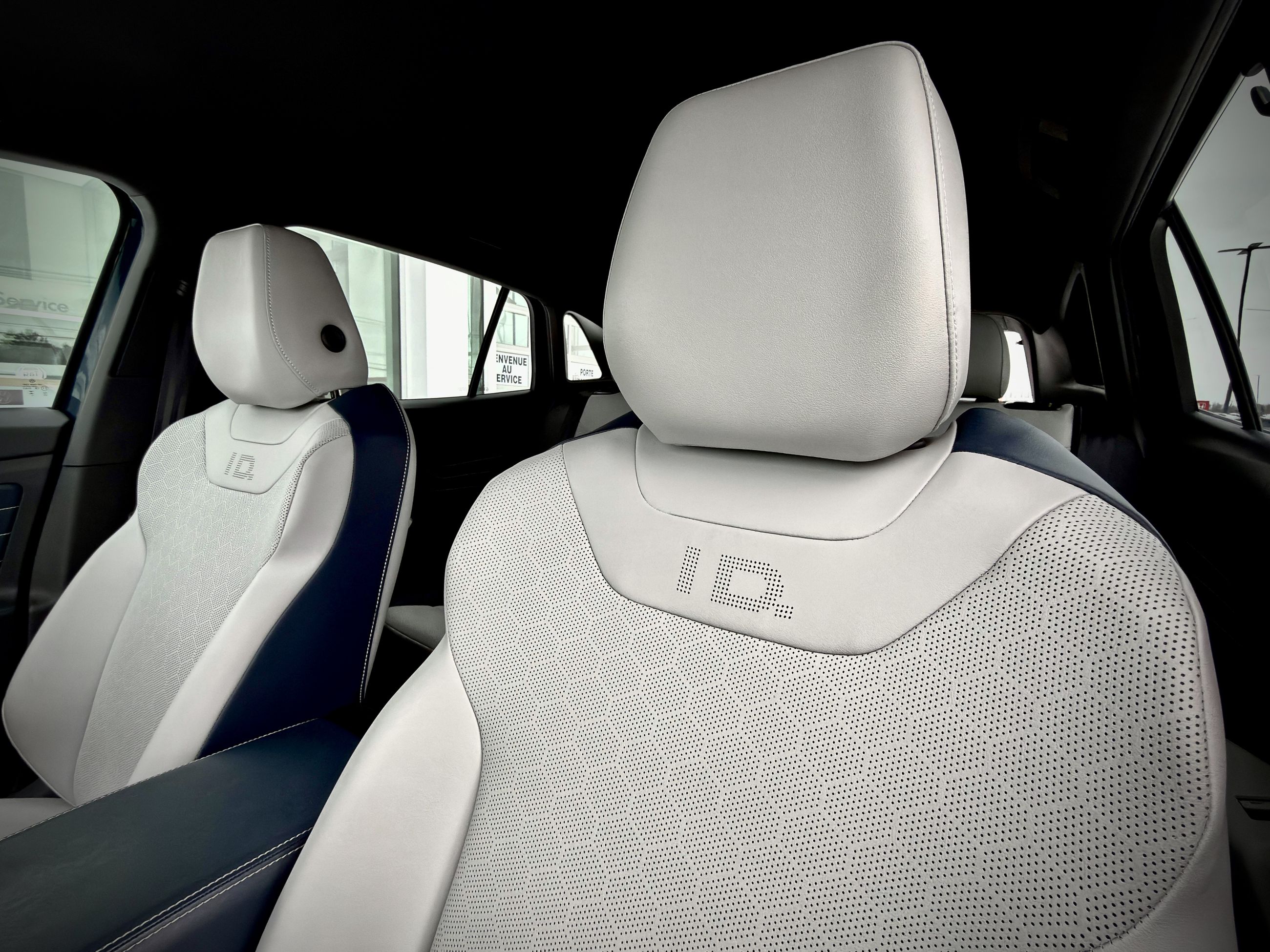 2023 Volkswagen ID.4 Pro-15