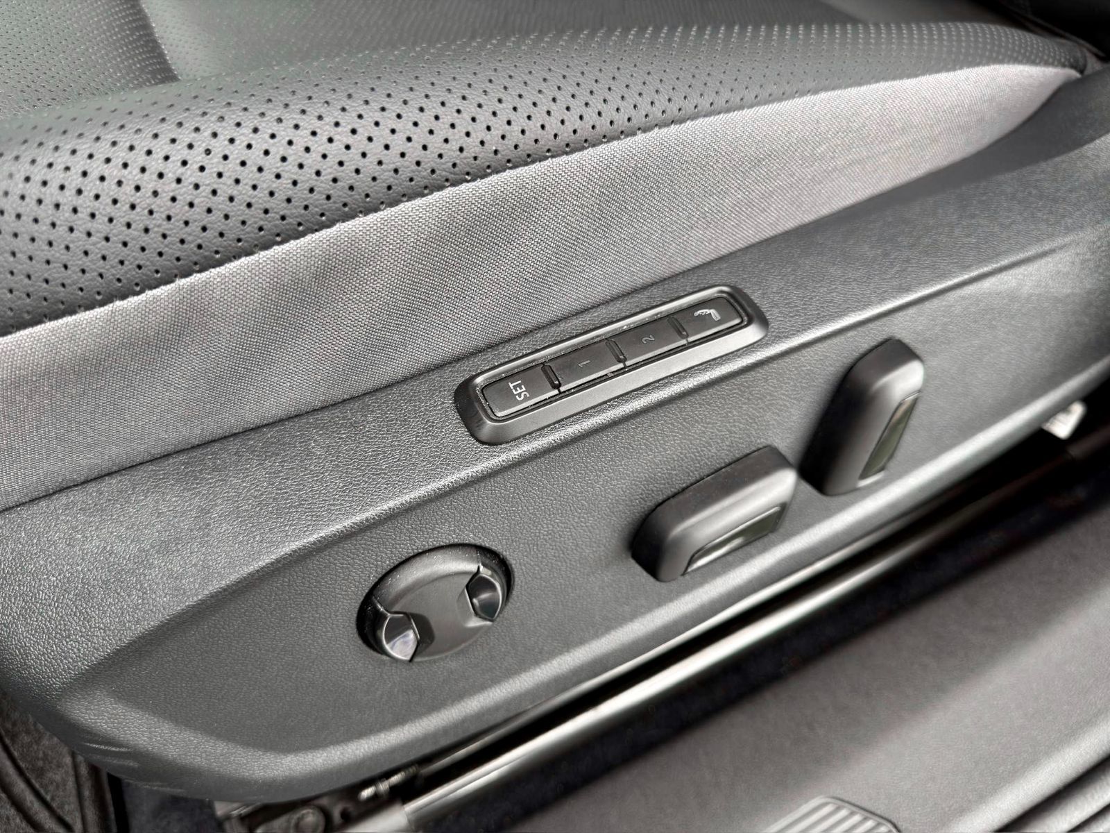 Volkswagen ID.4 Pro S 2025-32