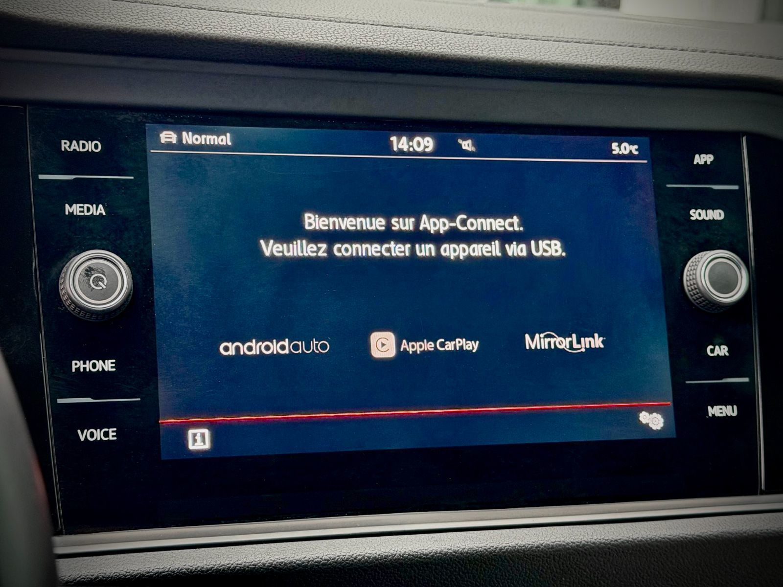 Volkswagen Jetta Highline 2019-28