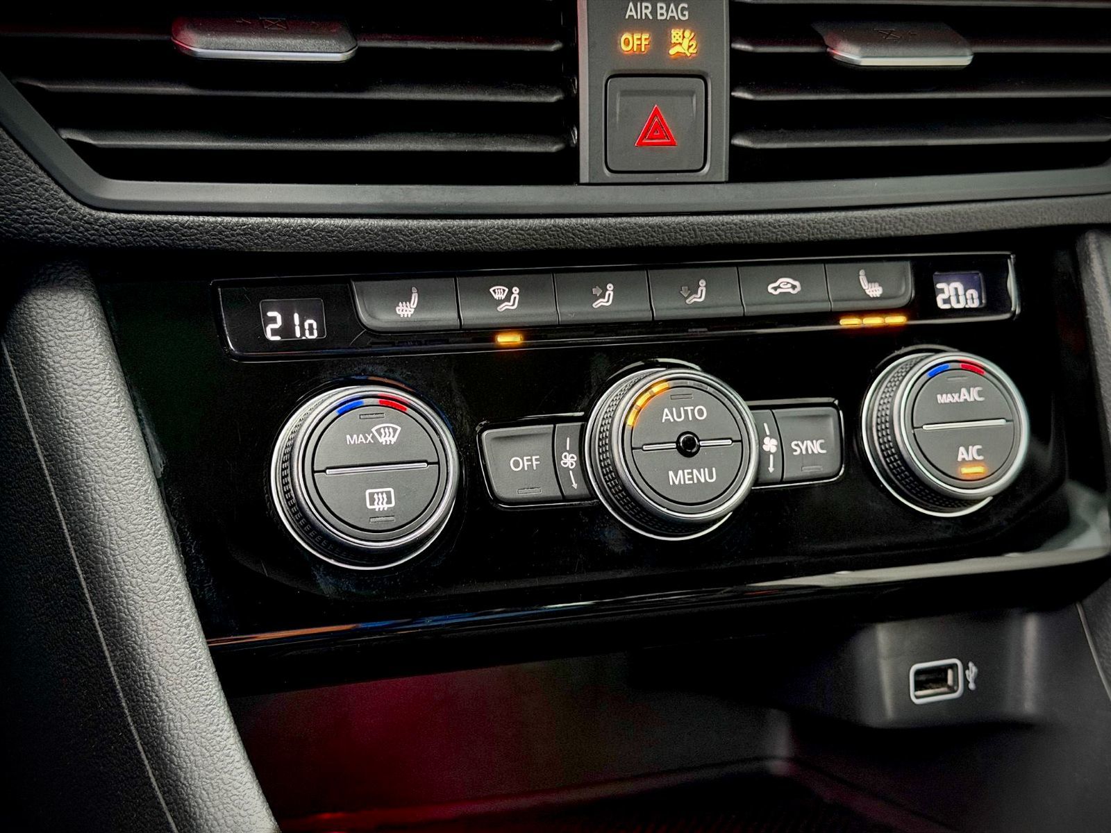 Volkswagen Jetta Highline 2019-30